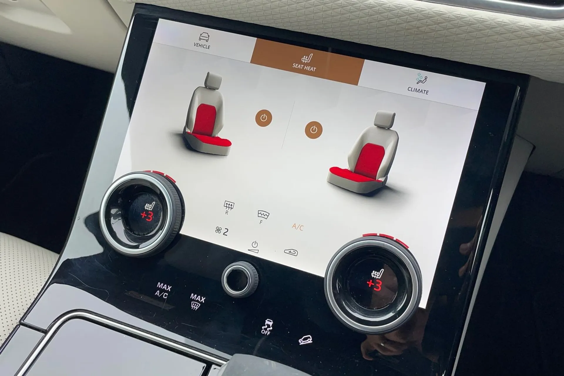 LAND ROVER RANGE ROVER VELAR thumbnail image number 23