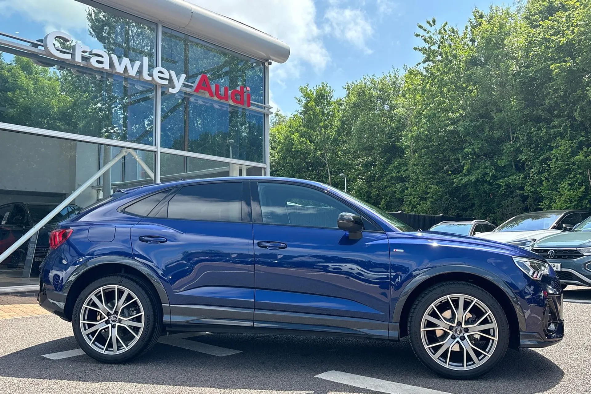 Audi Q3 thumbnail image number 2