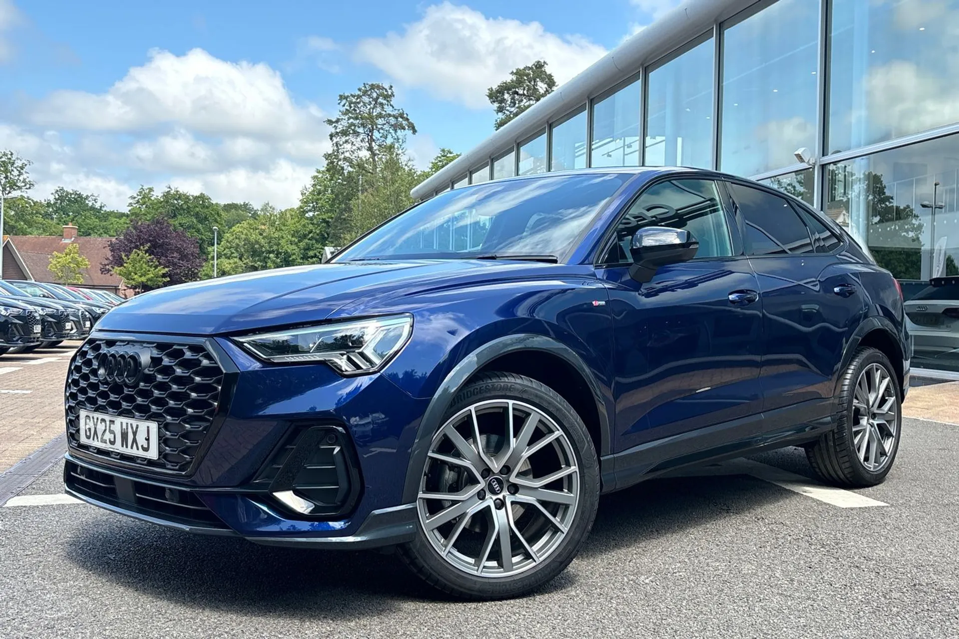 Audi Q3 thumbnail image number 10