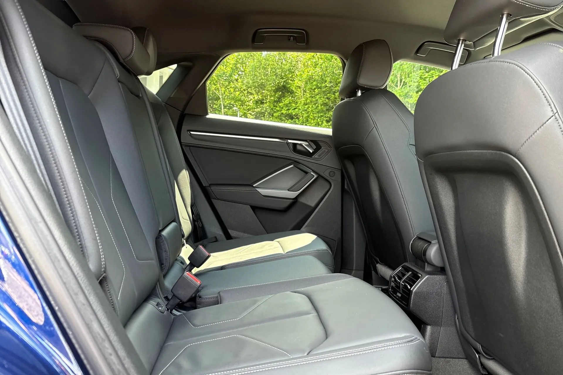 Audi Q3 thumbnail image number 21