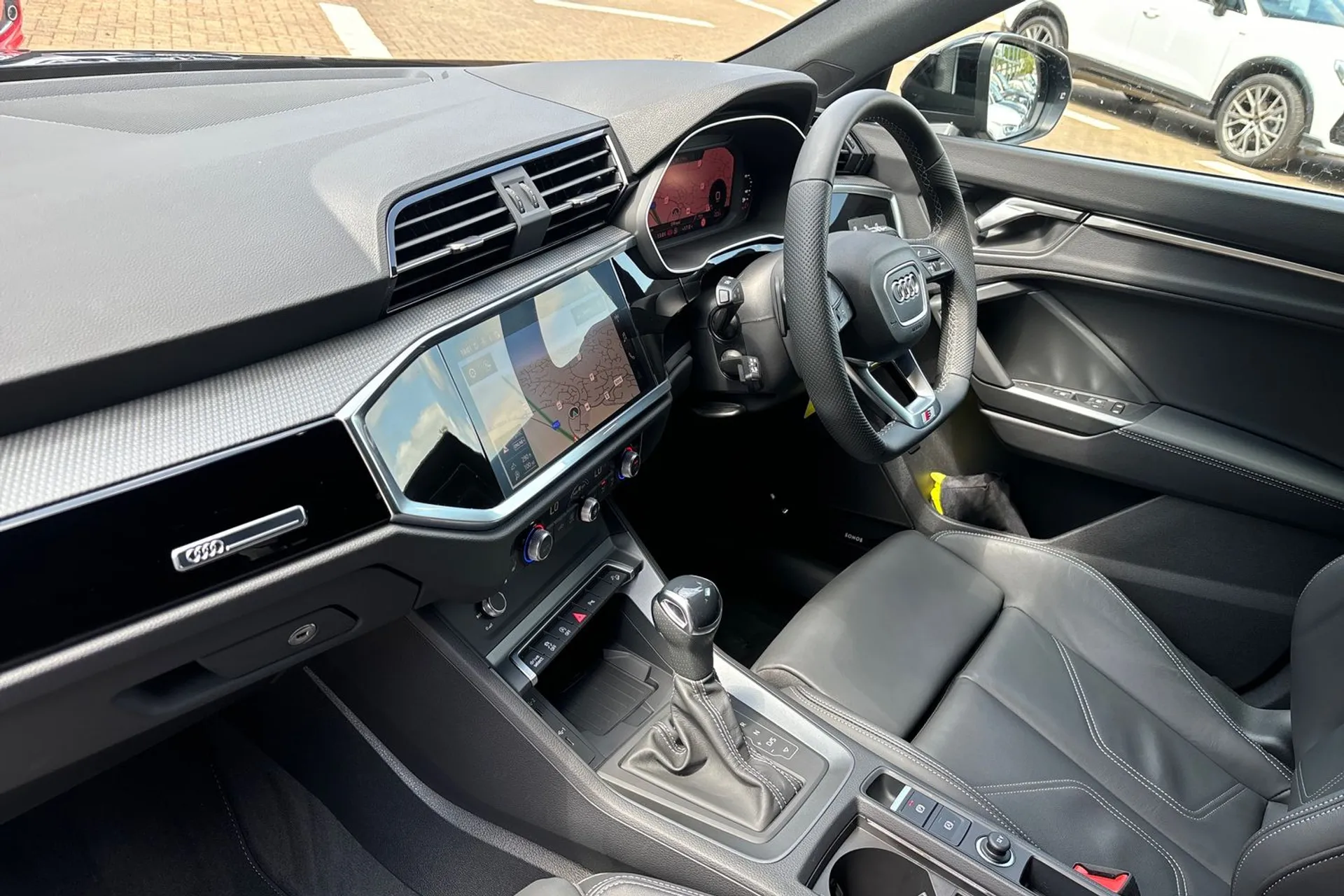 Audi Q3 thumbnail image number 26