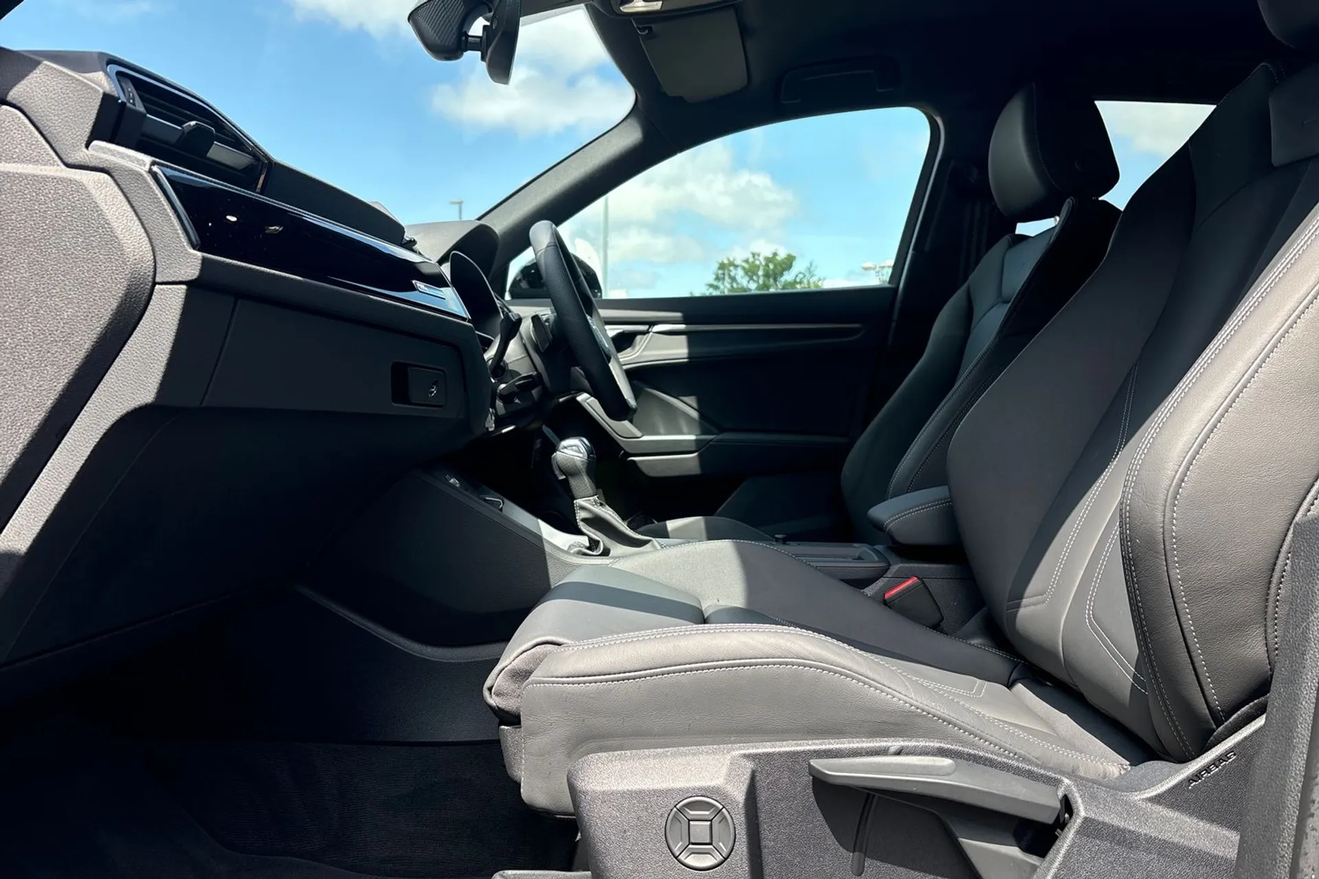Audi Q3 thumbnail image number 27