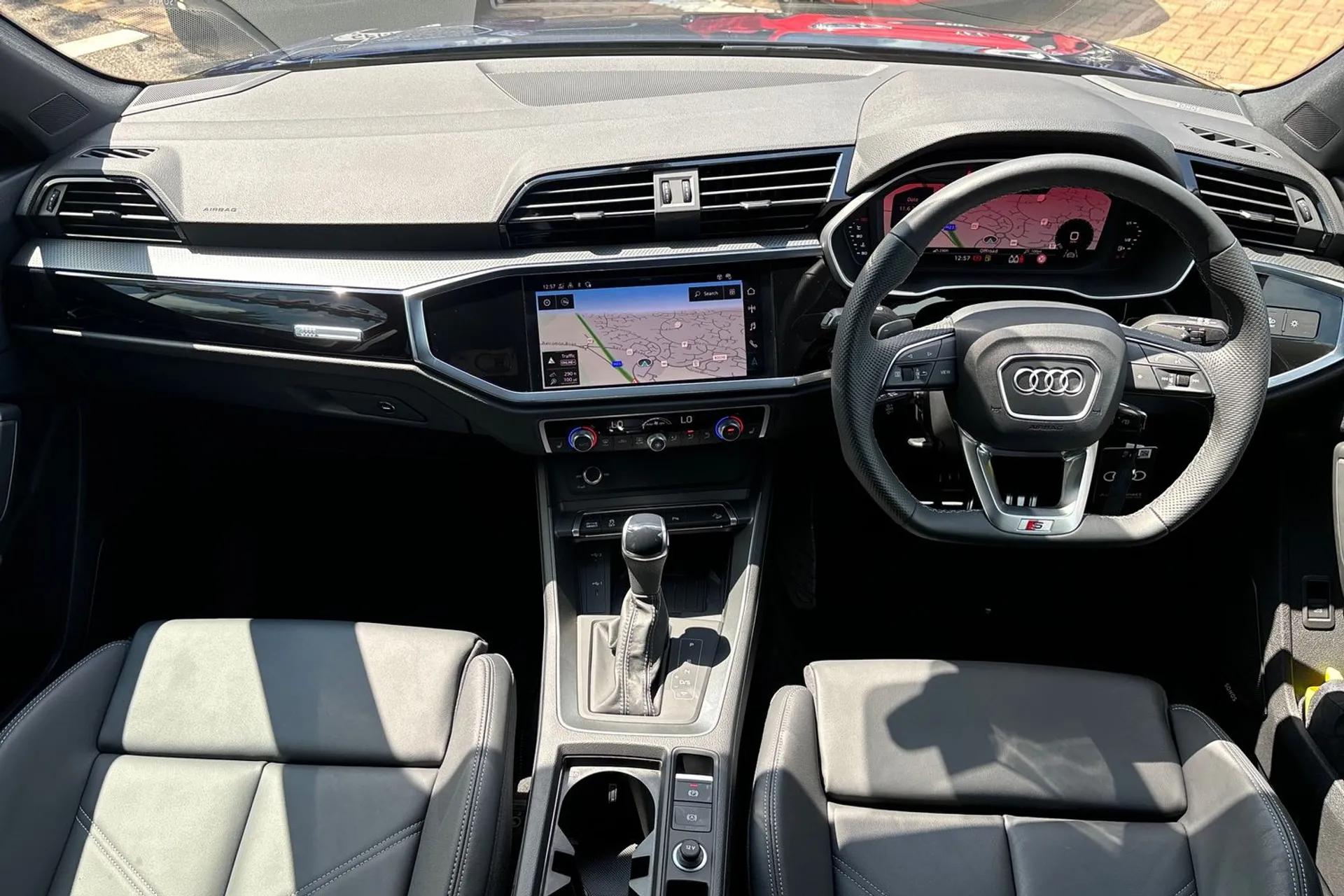 Audi Q3 thumbnail image number 31