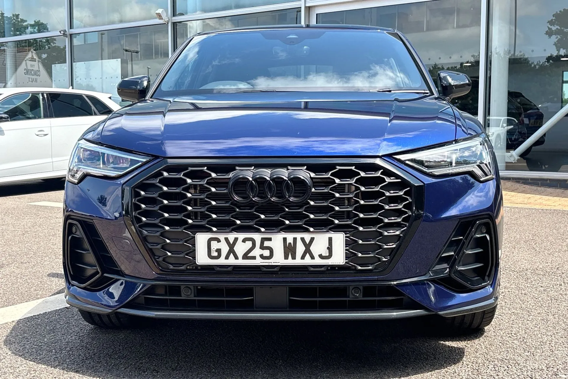 Audi Q3 thumbnail image number 11