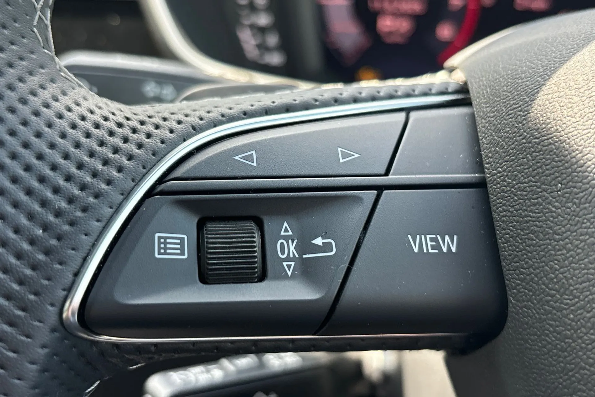 Audi Q3 thumbnail image number 36
