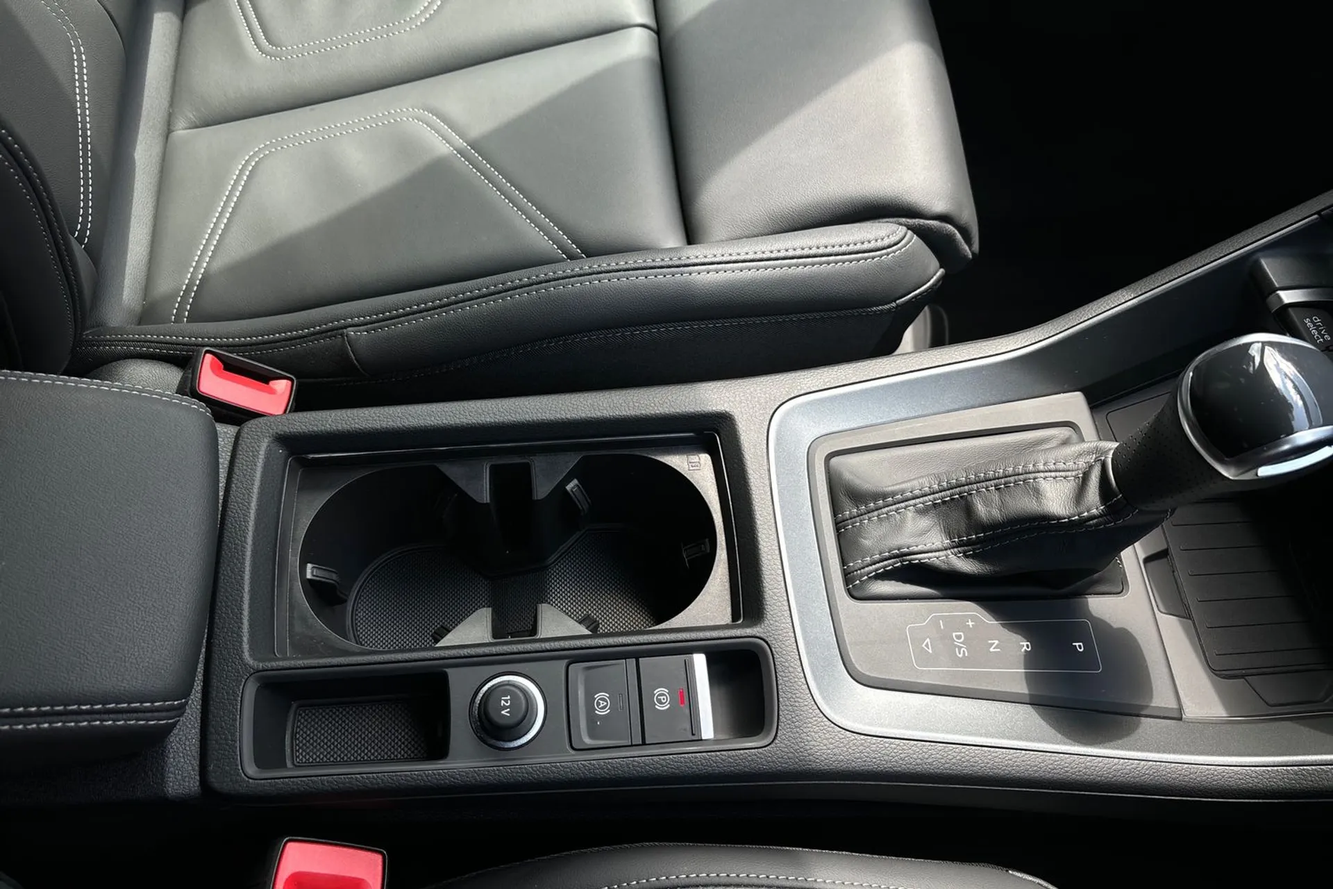 Audi Q3 thumbnail image number 42