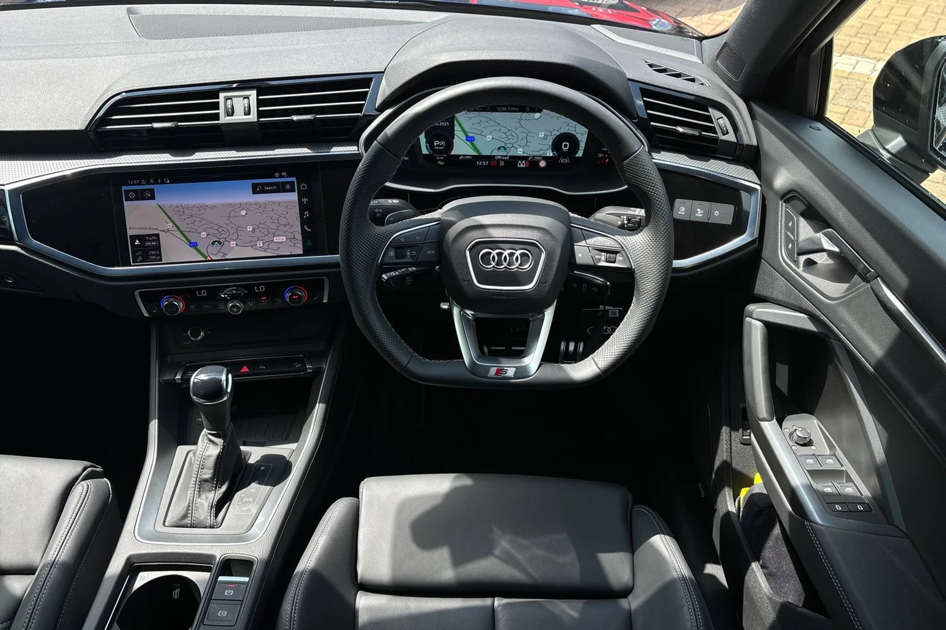 Audi Q3 thumbnail image number 34