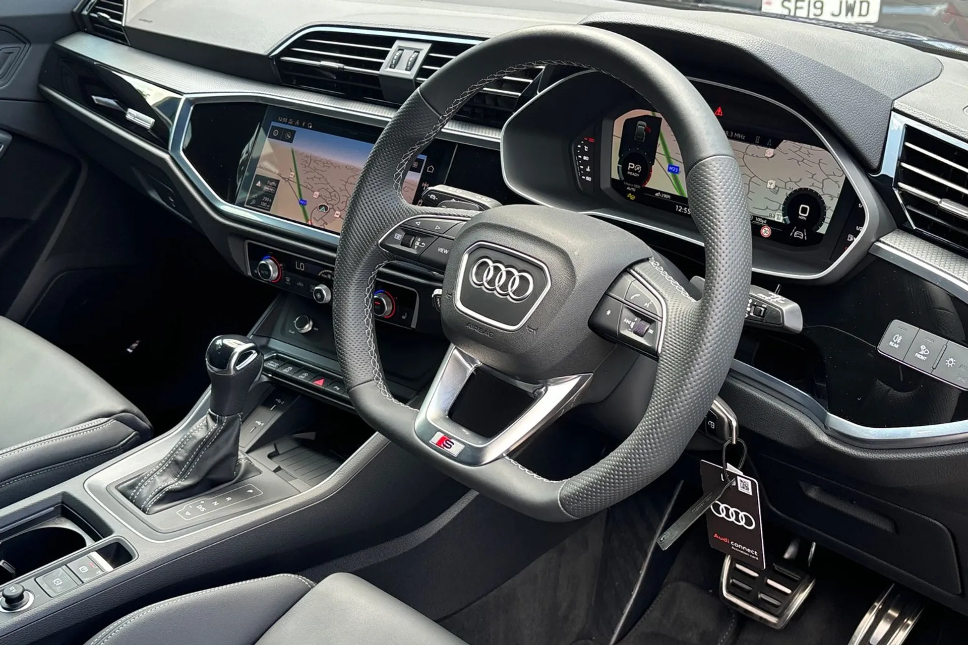 Audi Q3 thumbnail image number 25