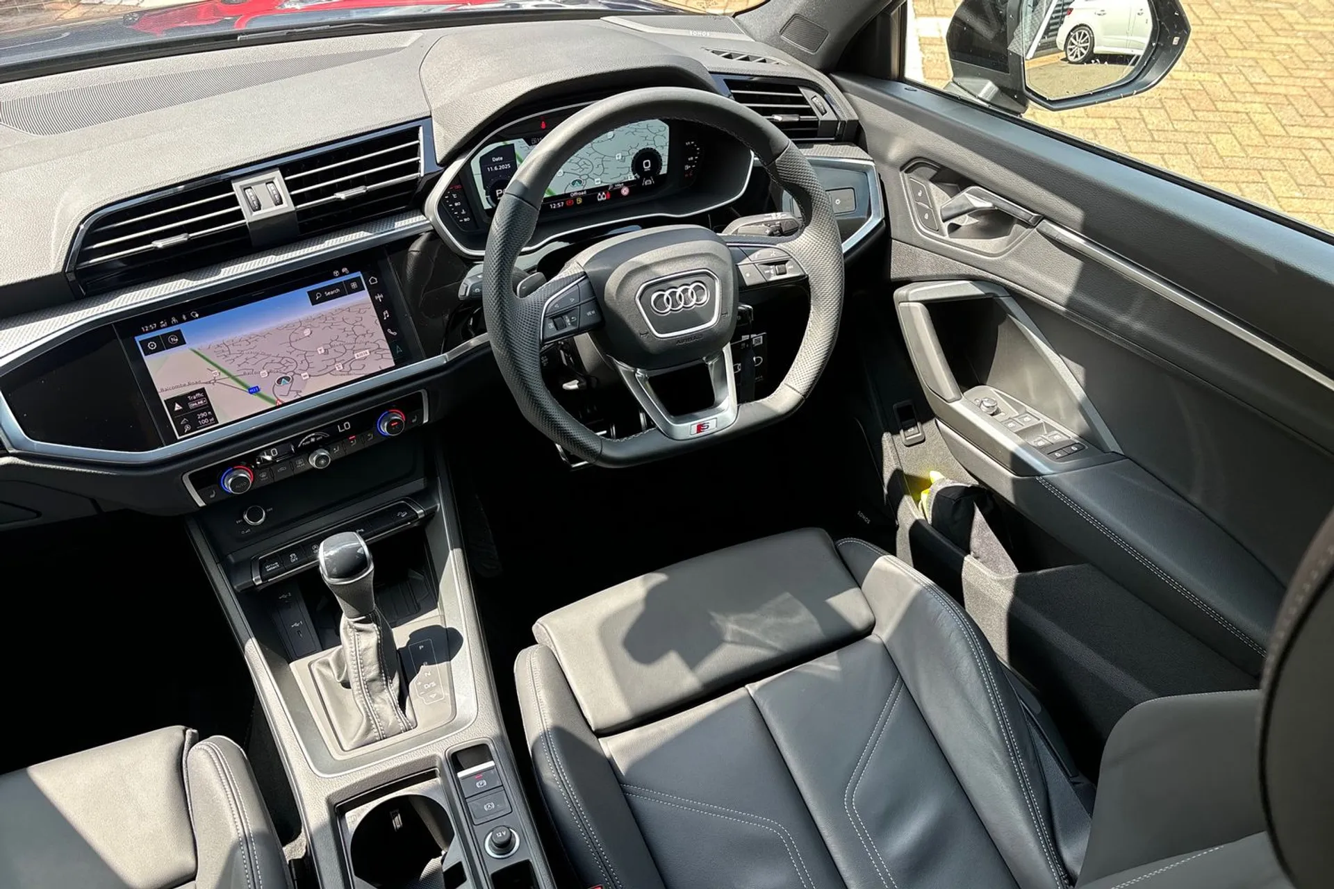 Audi Q3 thumbnail image number 33