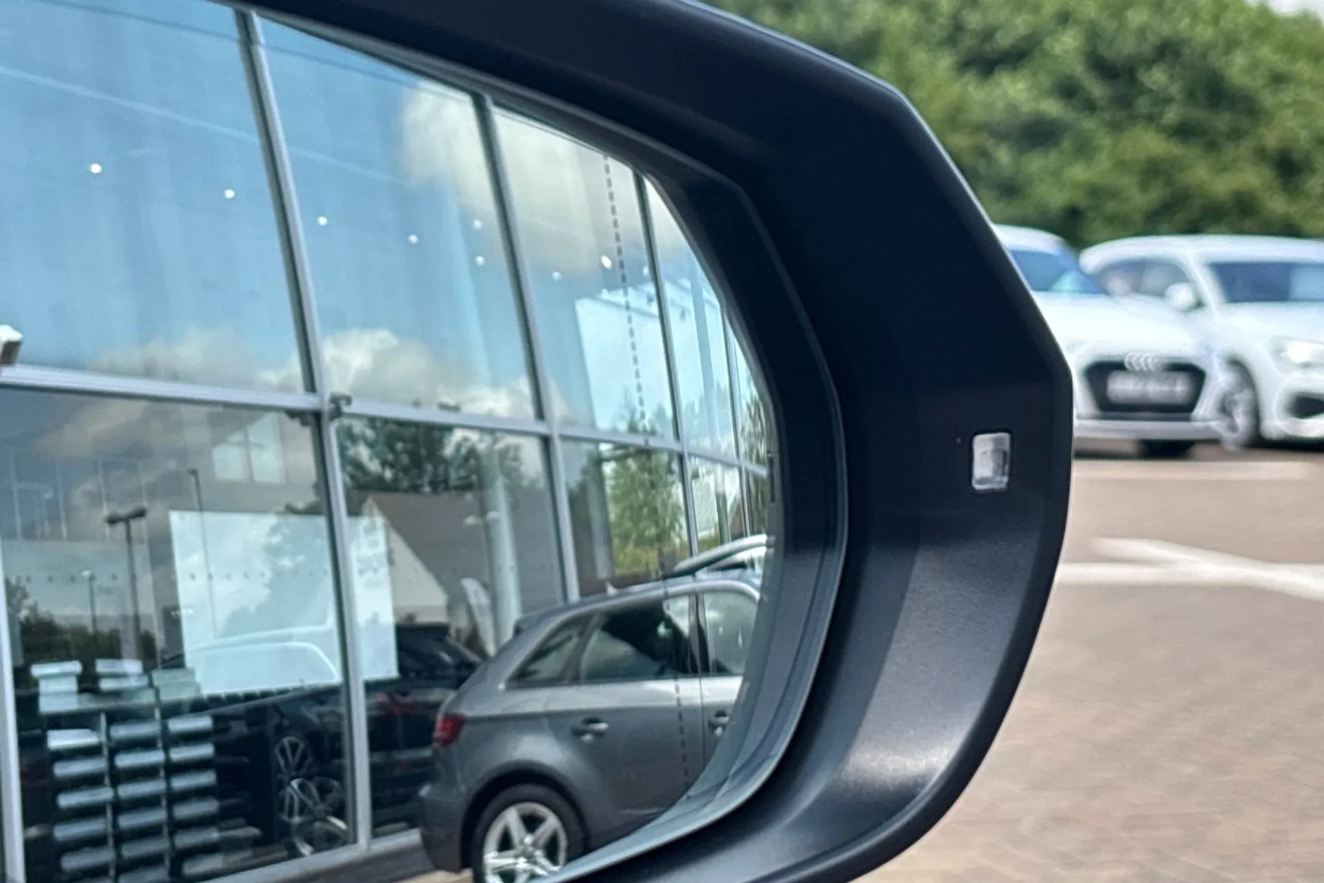 Audi Q3 thumbnail image number 48