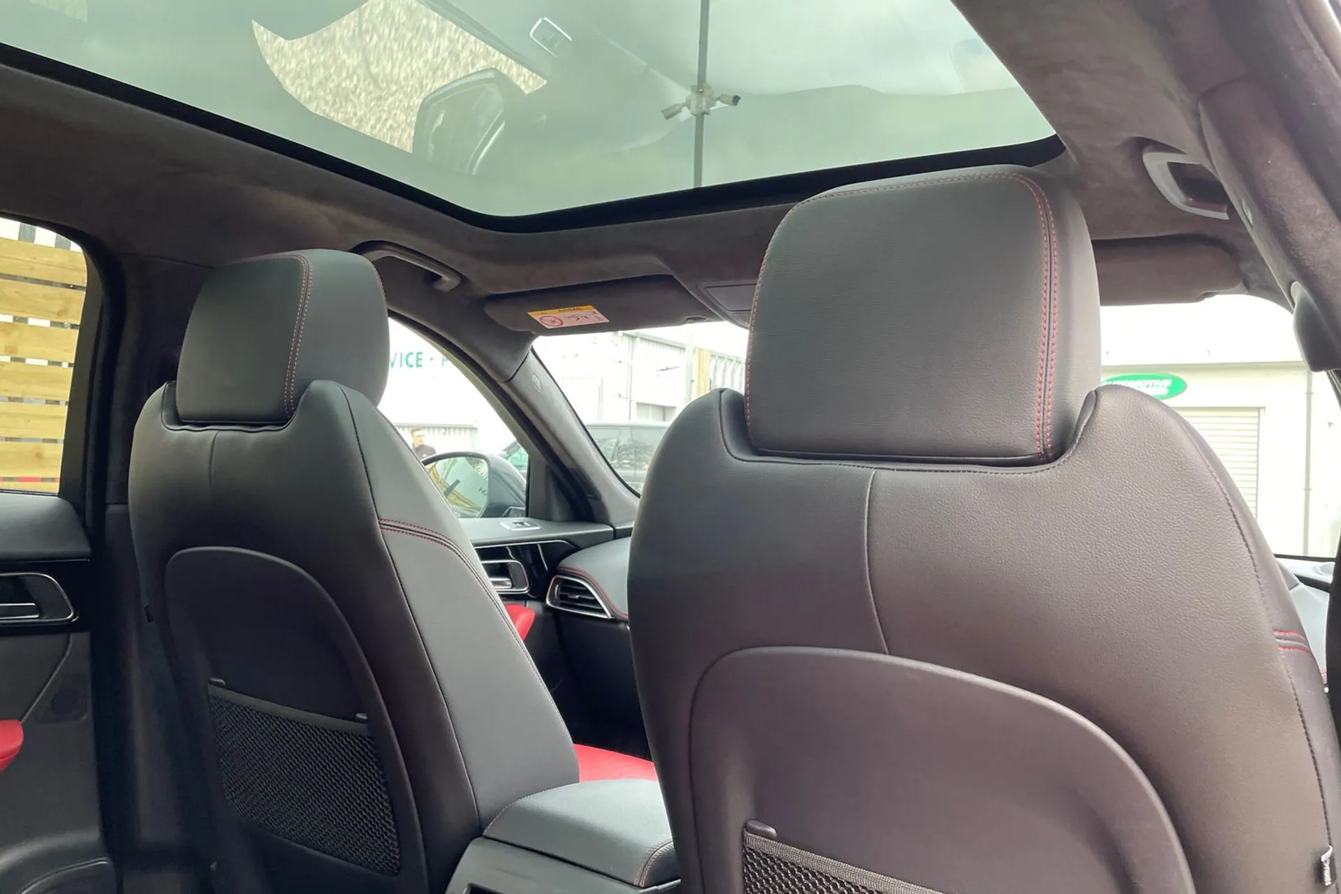 Jaguar F-PACE thumbnail image number 24