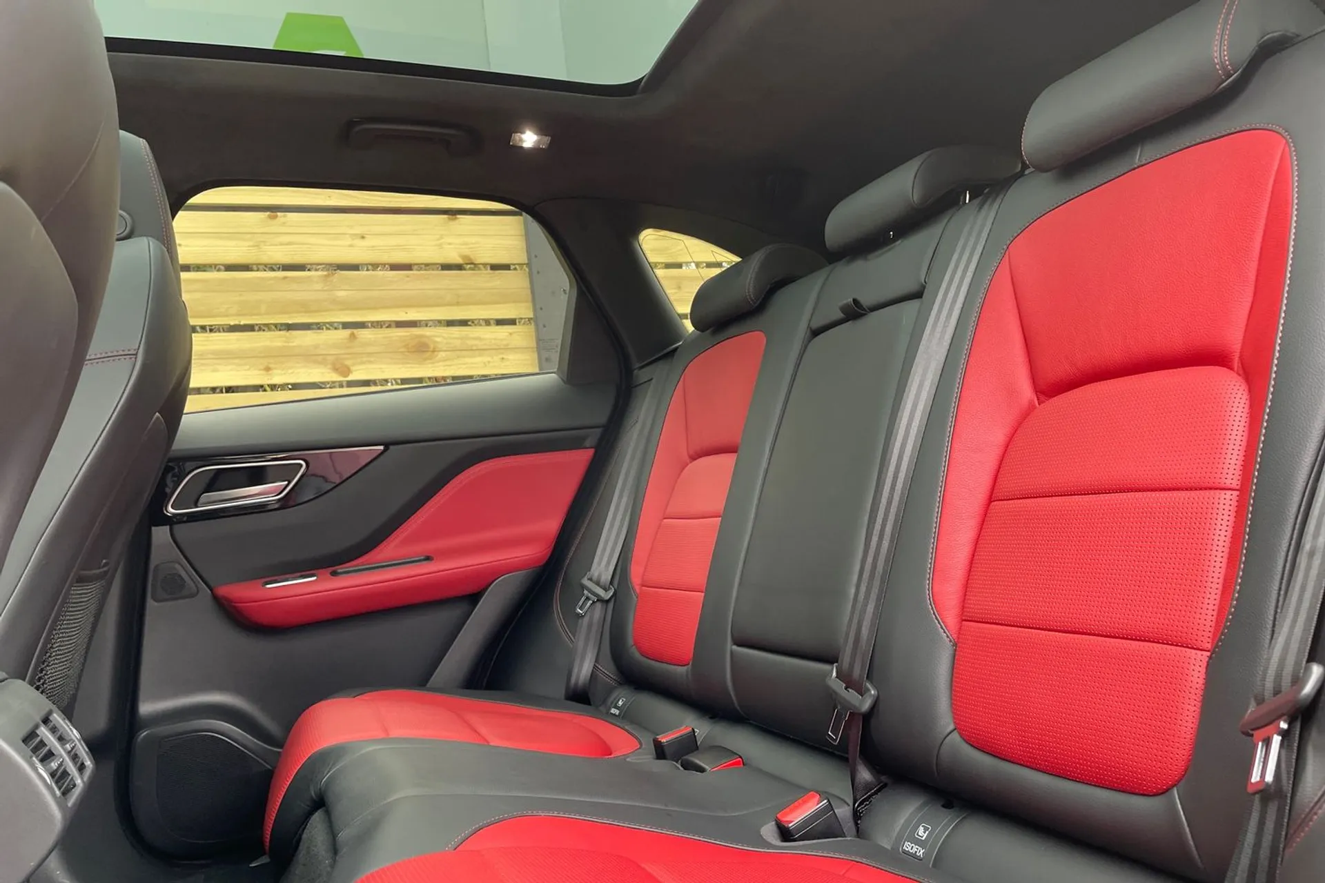 Jaguar F-PACE thumbnail image number 31