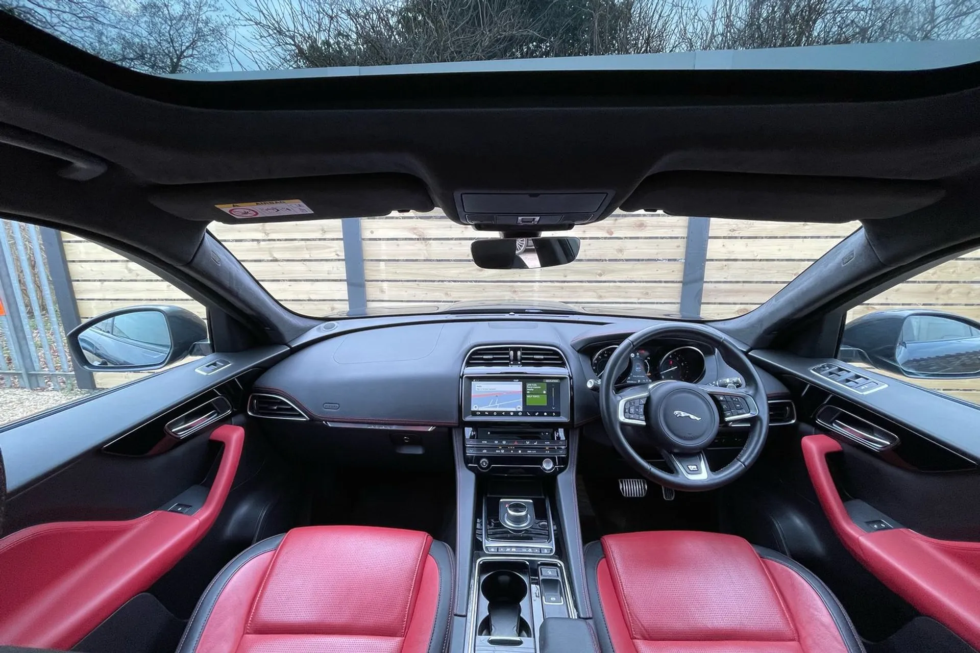 Jaguar F-PACE thumbnail image number 3