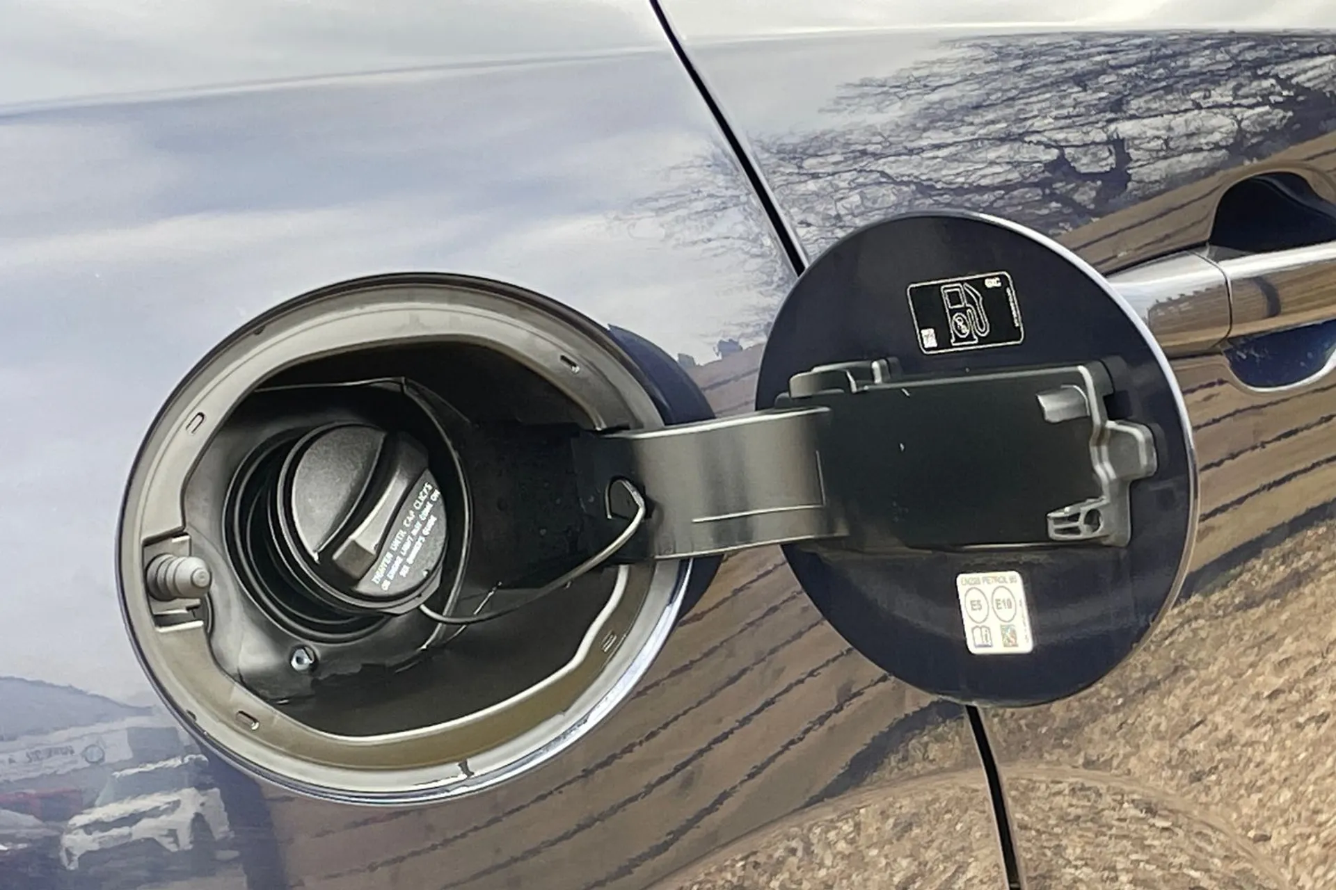 Jaguar F-PACE thumbnail image number 19