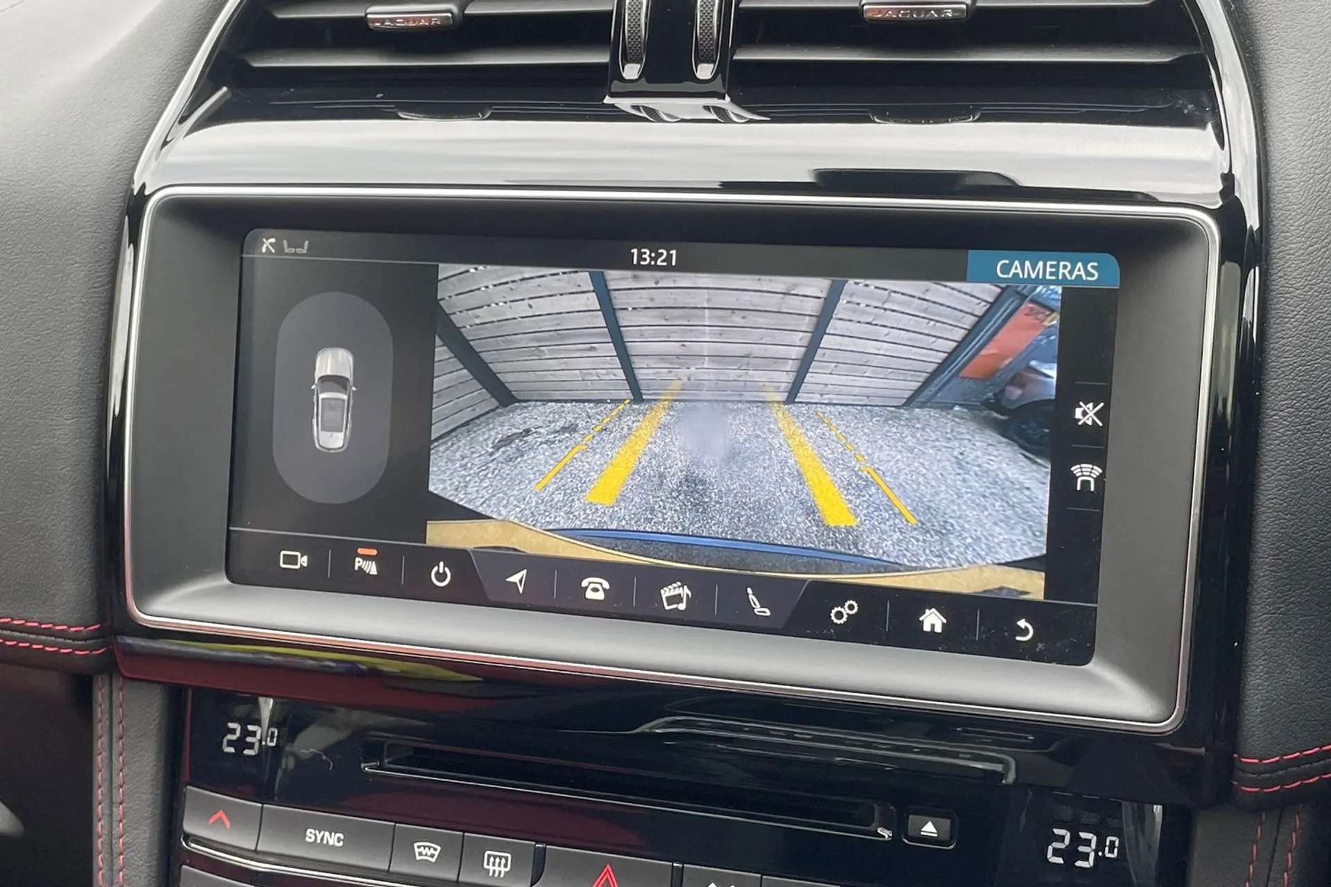 Jaguar F-PACE thumbnail image number 5
