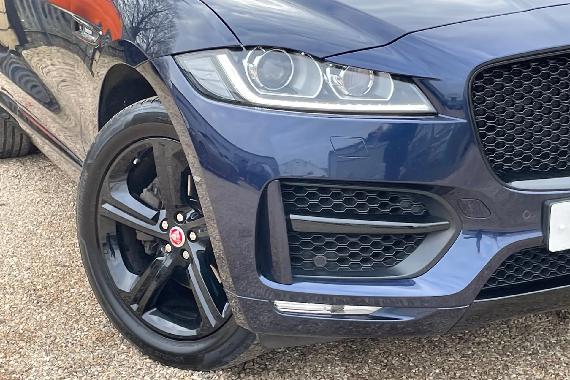 Jaguar F-PACE thumbnail image number 7