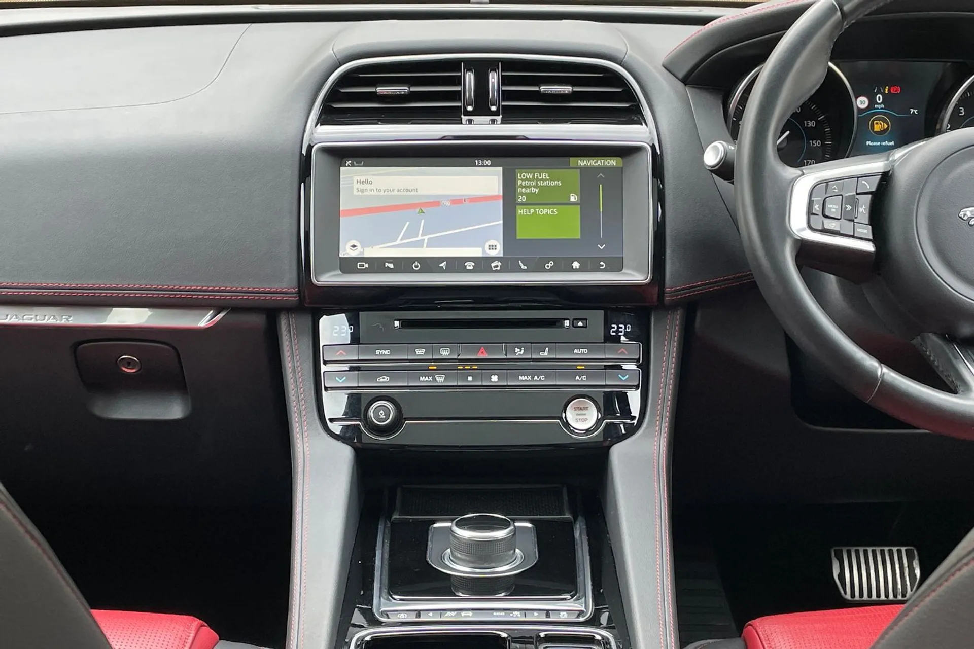 Jaguar F-PACE thumbnail image number 37