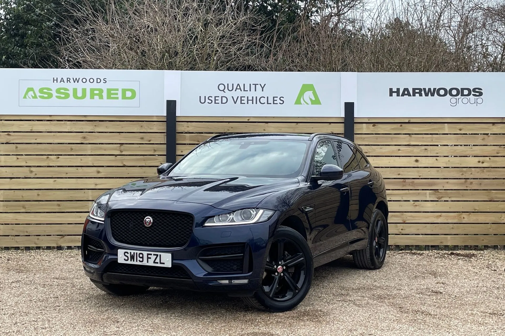 Jaguar F-PACE thumbnail image number 12