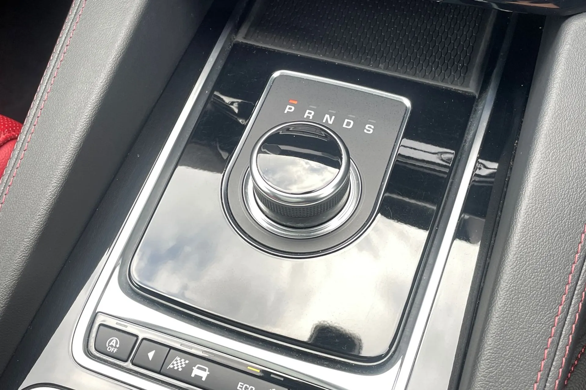 Jaguar F-PACE thumbnail image number 43