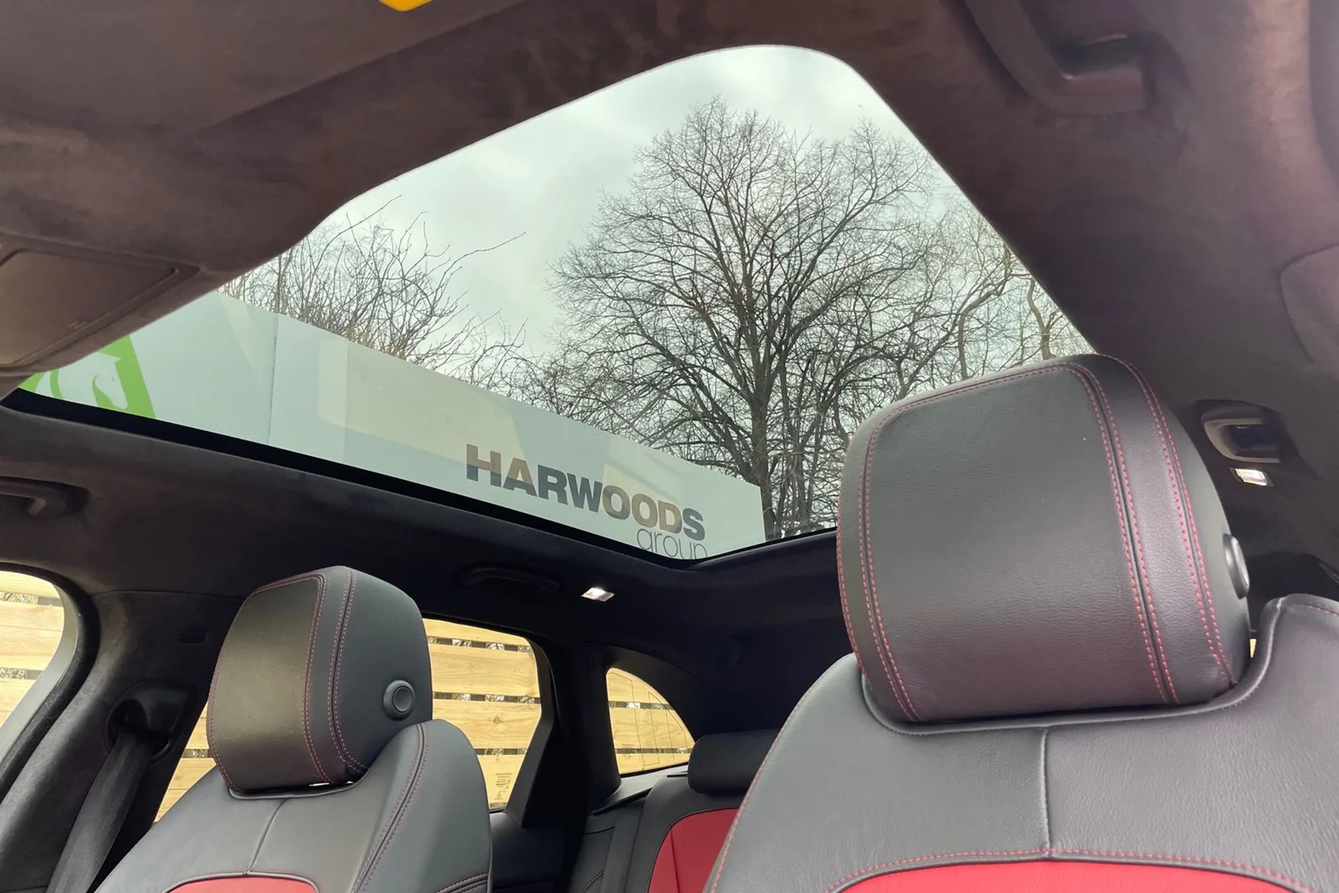 Jaguar F-PACE thumbnail image number 30