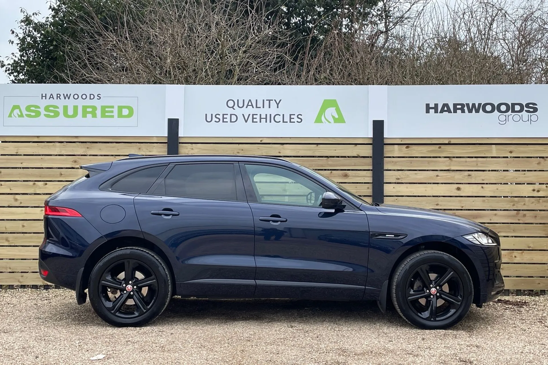 Jaguar F-PACE thumbnail image number 2
