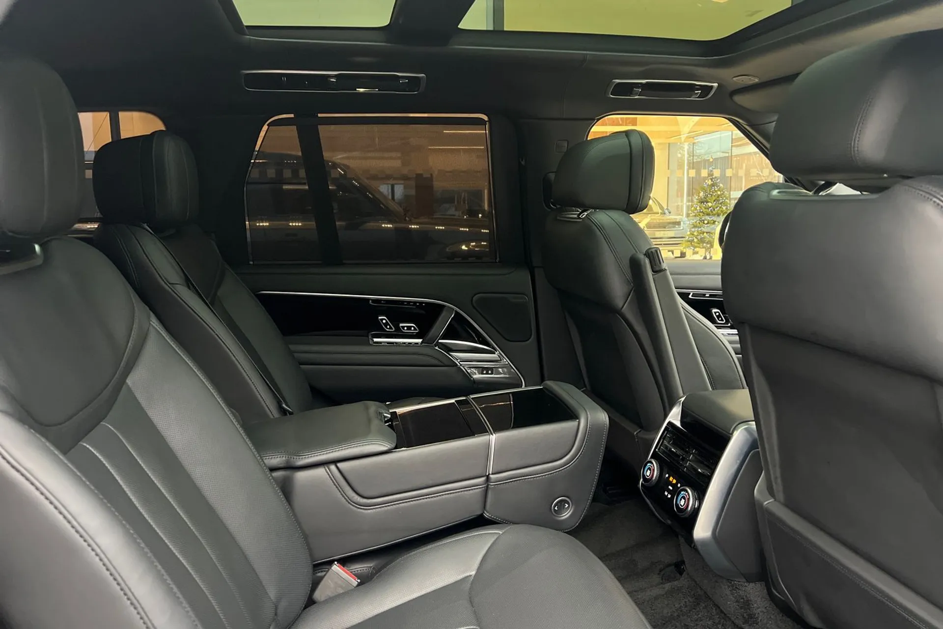 LAND ROVER RANGE ROVER thumbnail image number 36