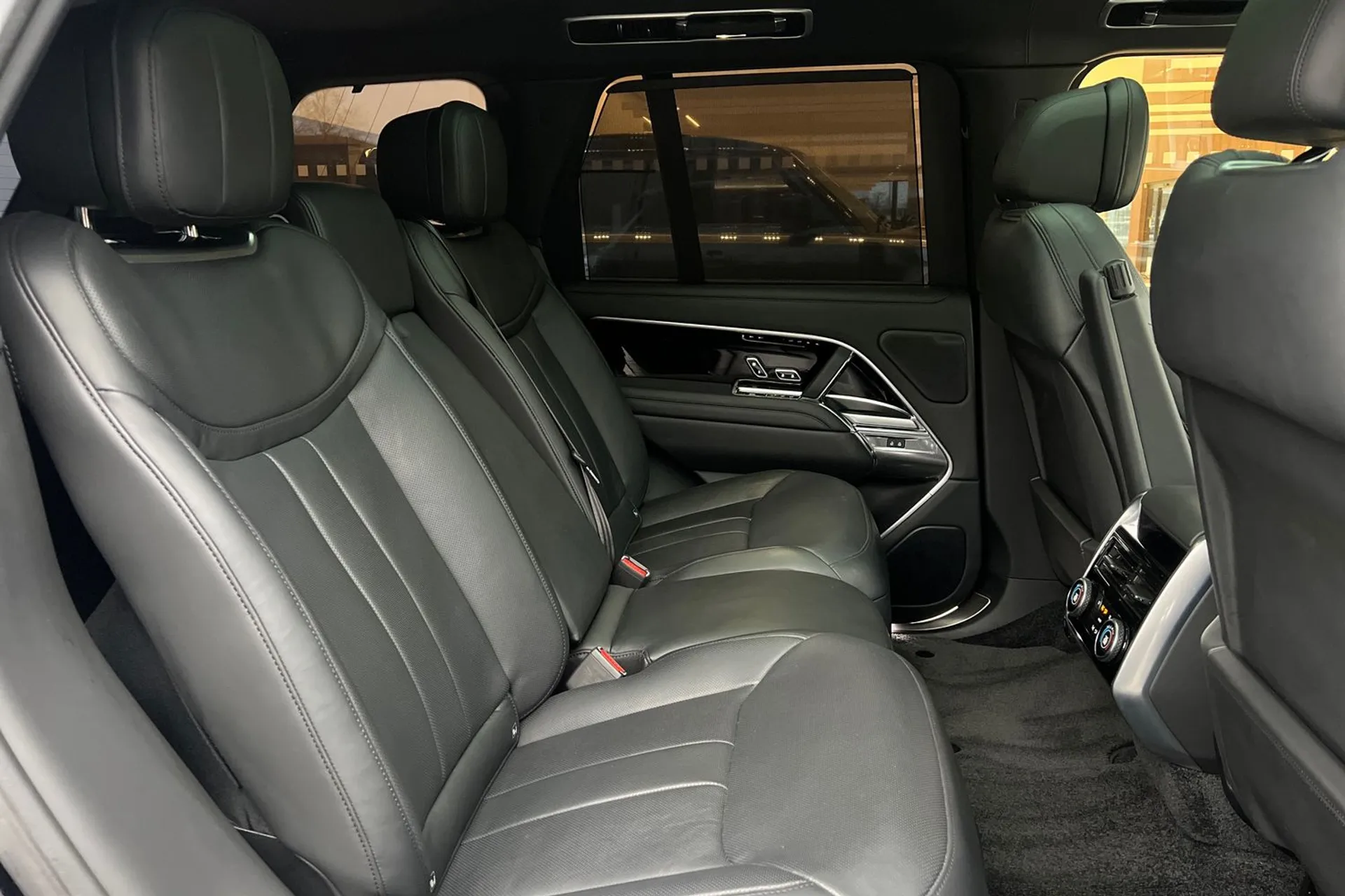 LAND ROVER RANGE ROVER thumbnail image number 35