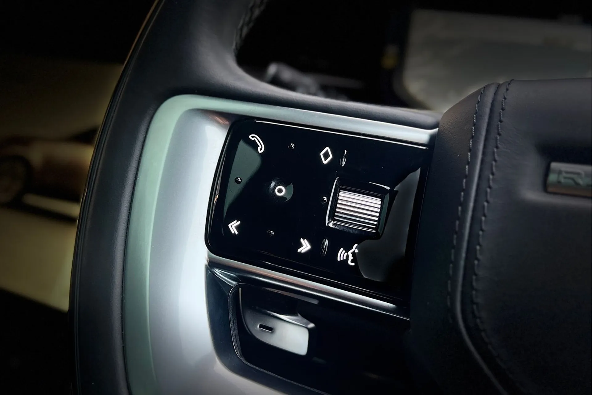 LAND ROVER RANGE ROVER thumbnail image number 45