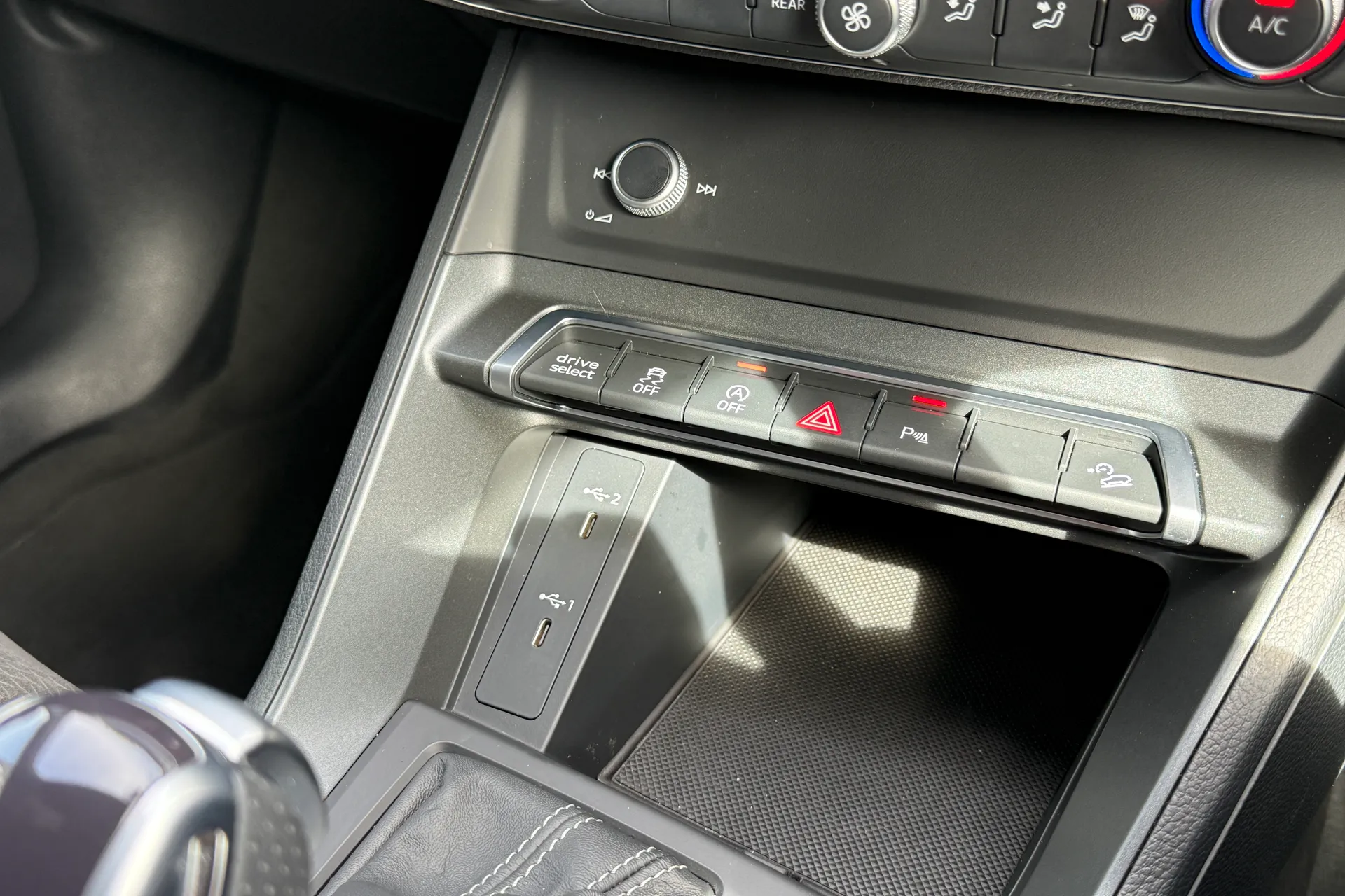 Audi Q3 thumbnail image number 20