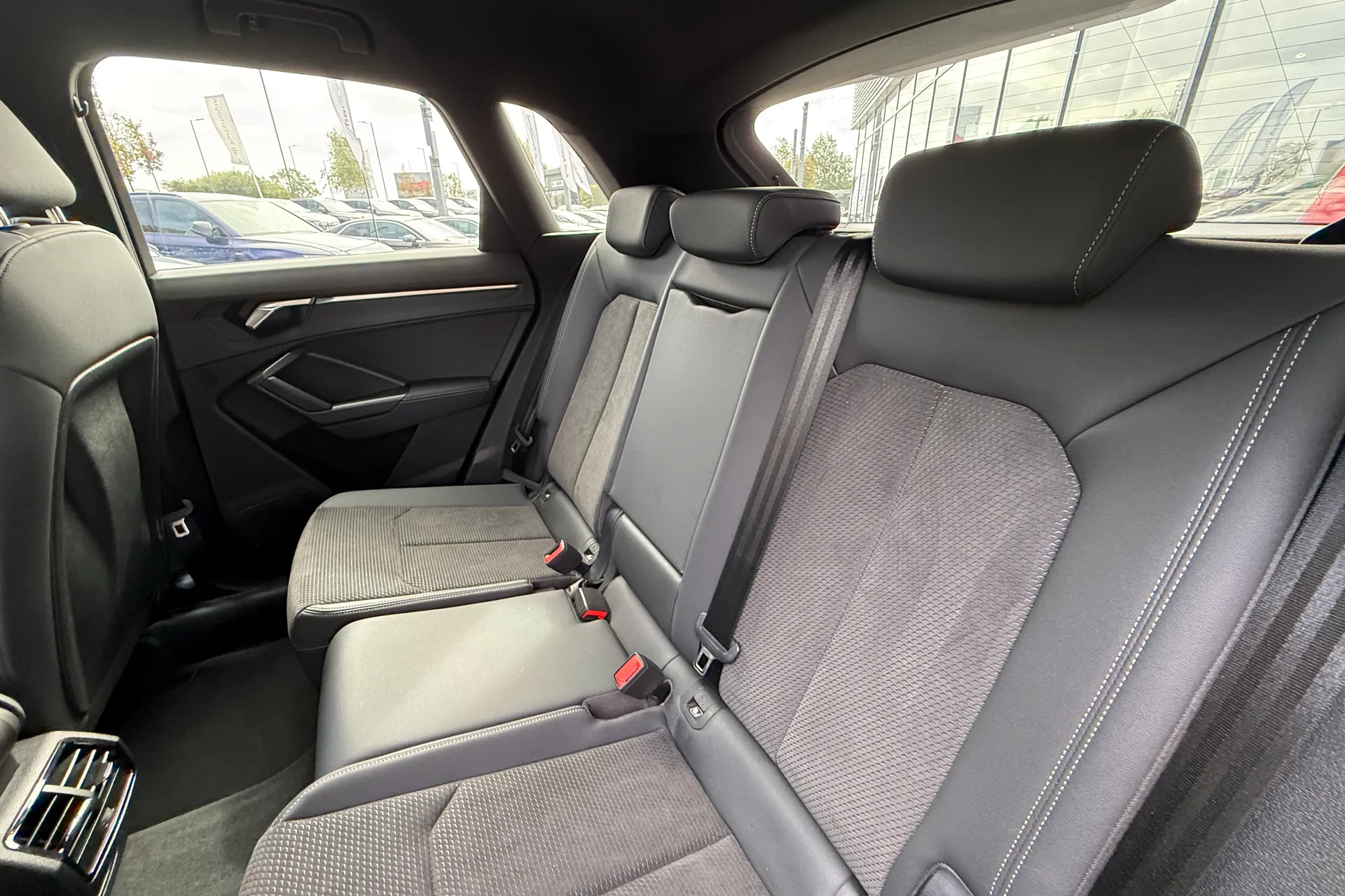 Audi Q3 thumbnail image number 37