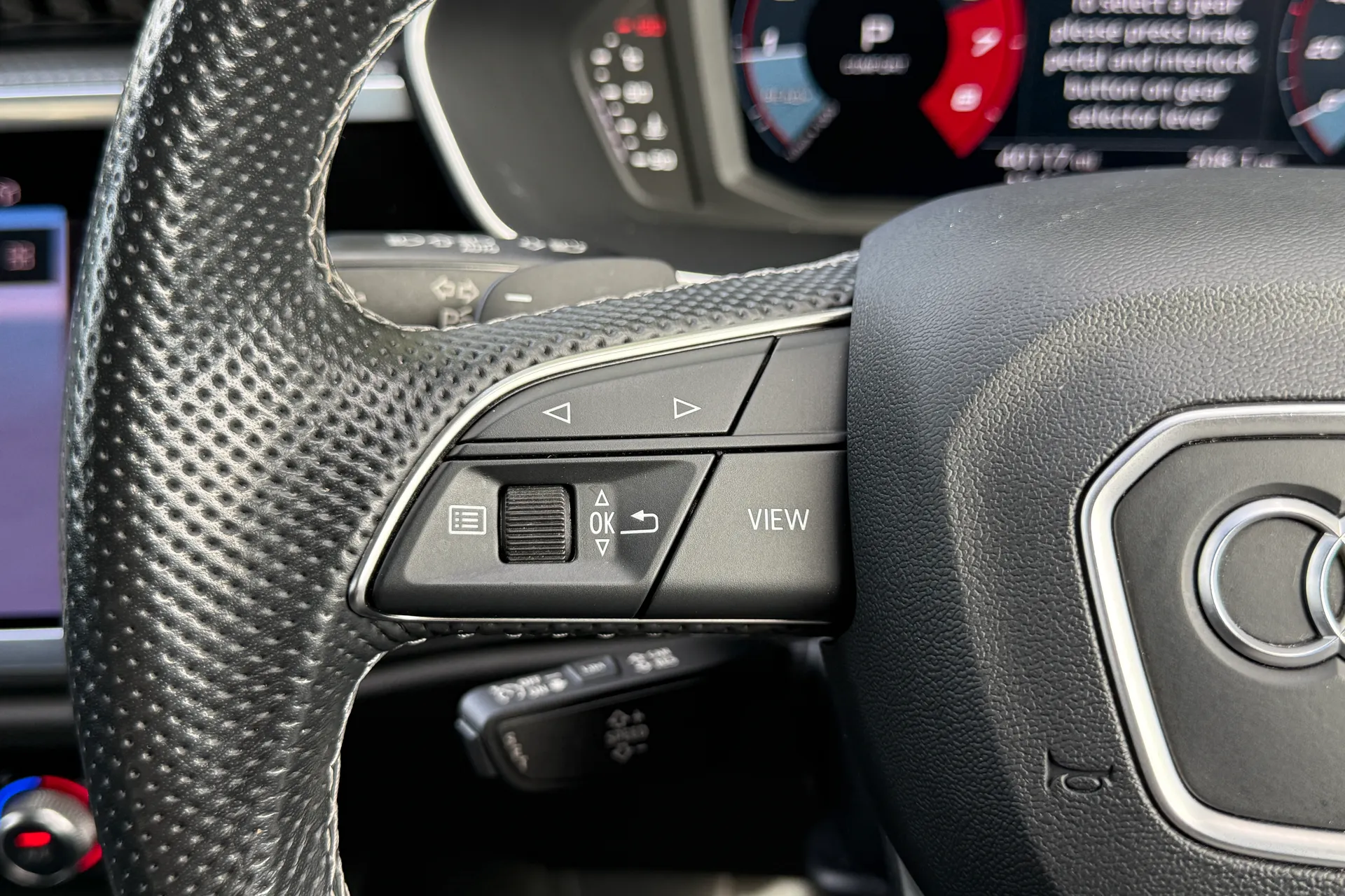 Audi Q3 thumbnail image number 46