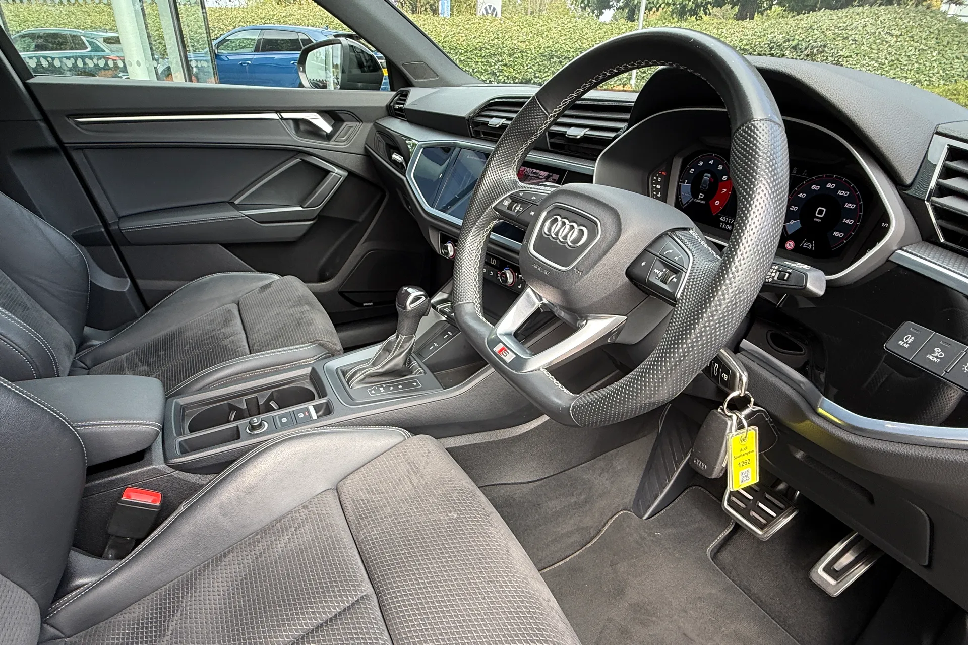 Audi Q3 thumbnail image number 21