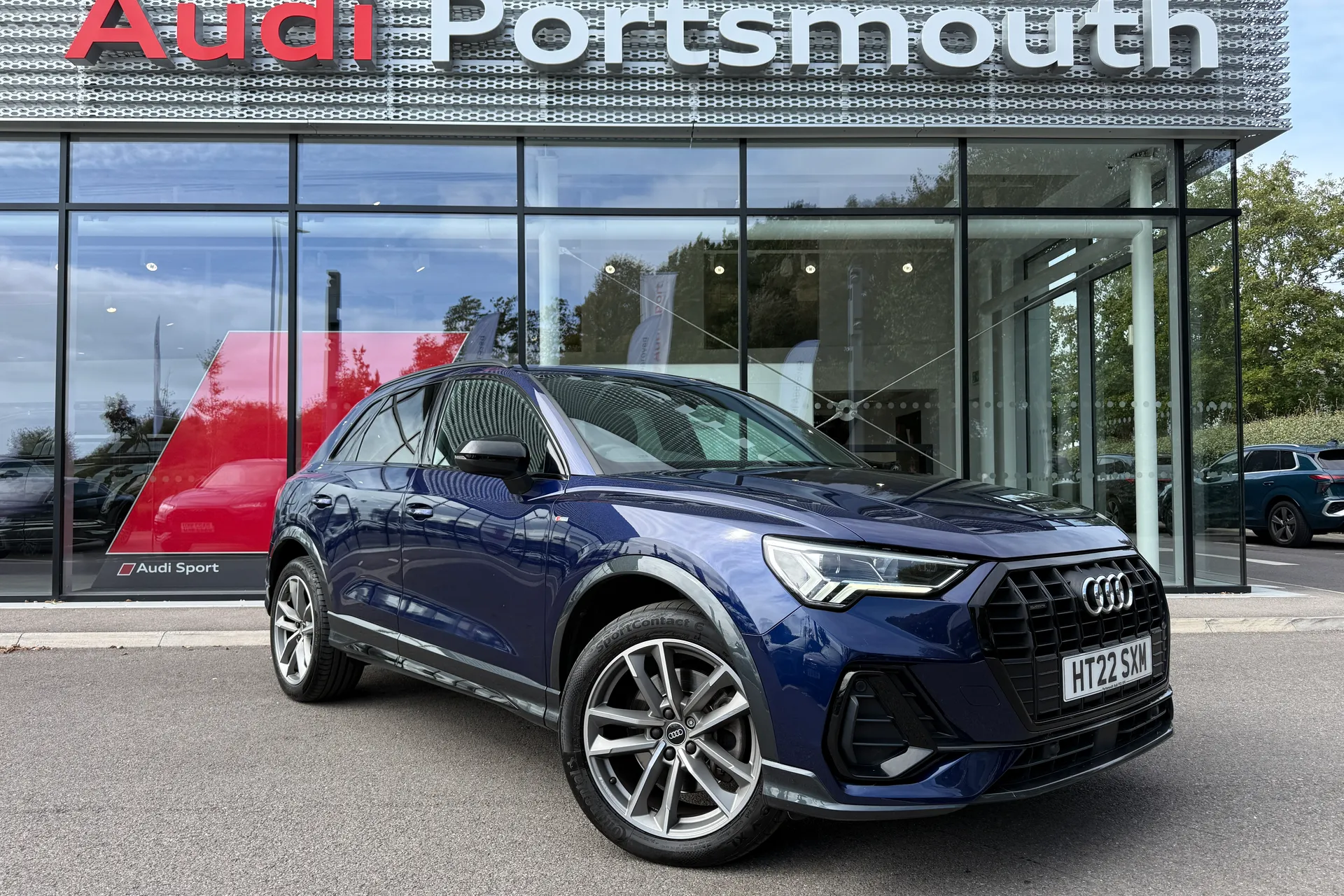 Audi Q3 focused image