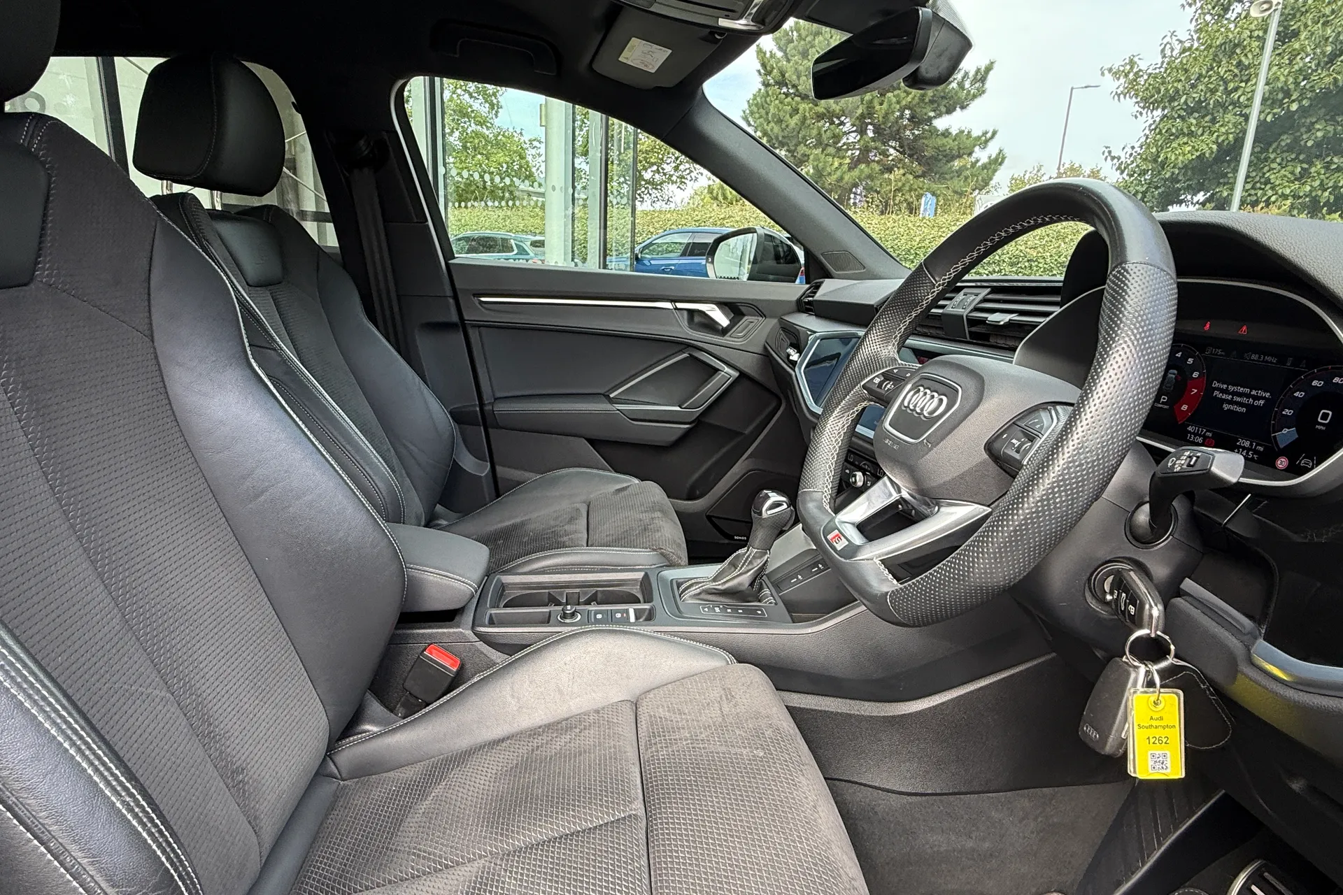 Audi Q3 thumbnail image number 23