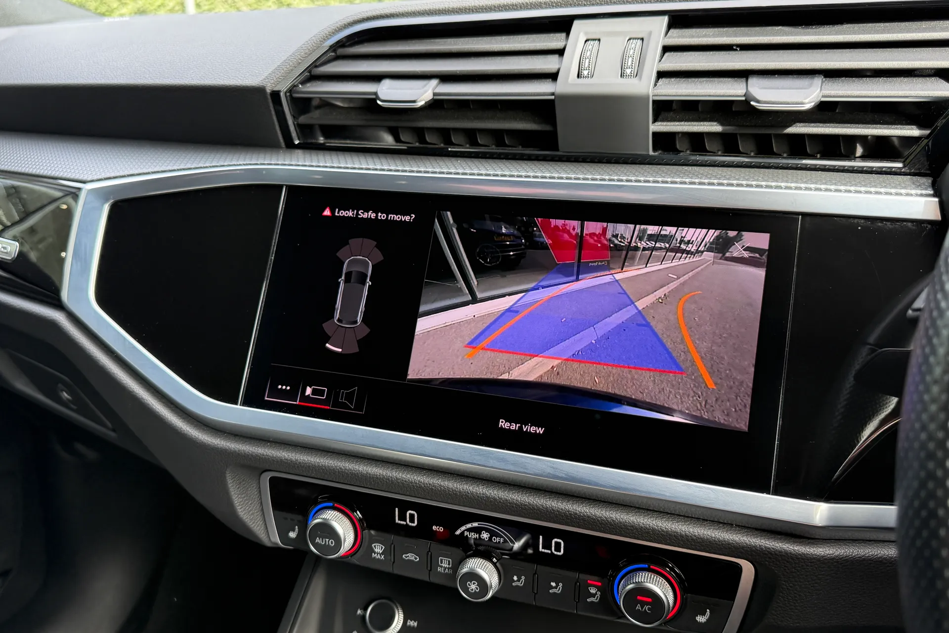 Audi Q3 thumbnail image number 3