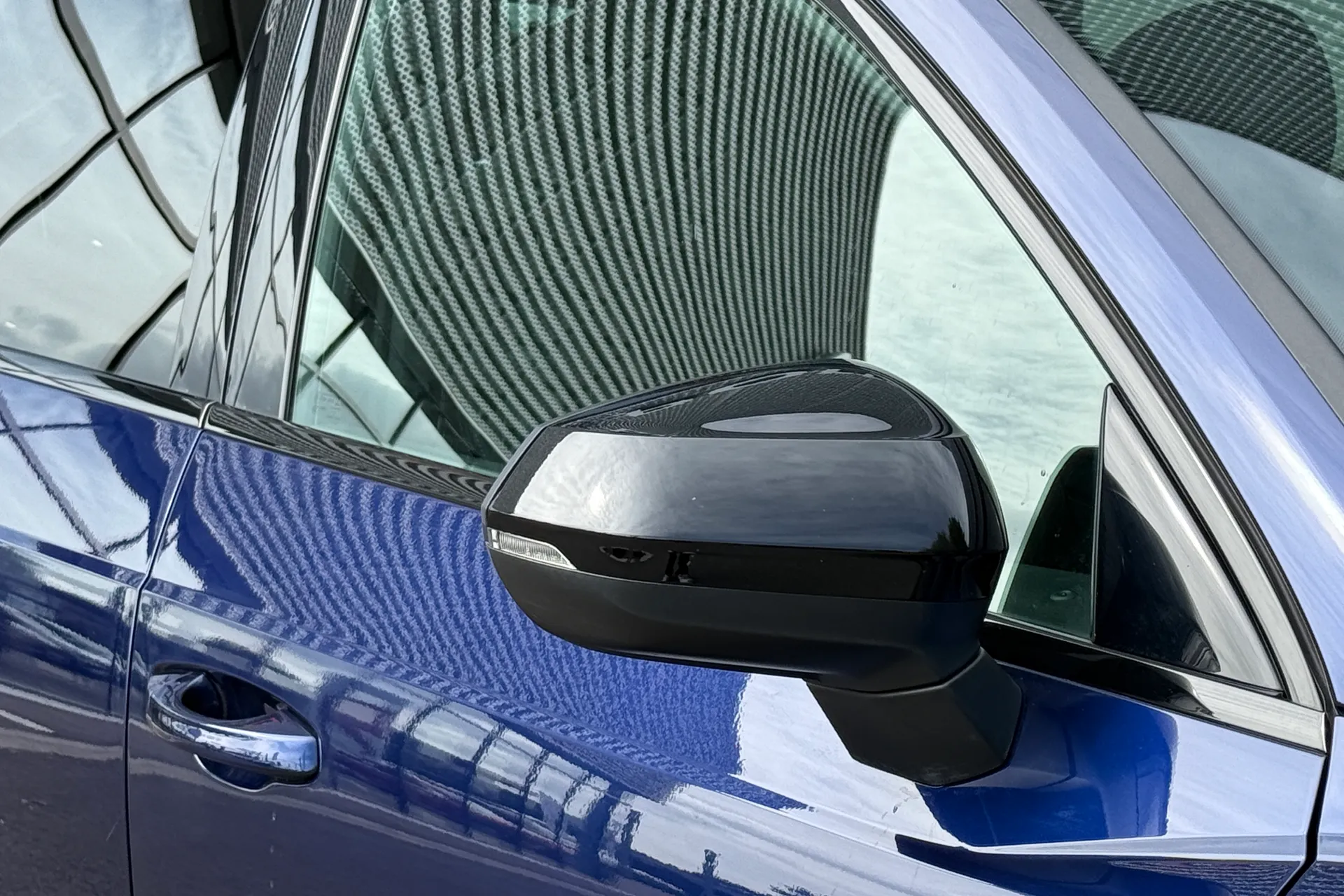 Audi Q3 thumbnail image number 19
