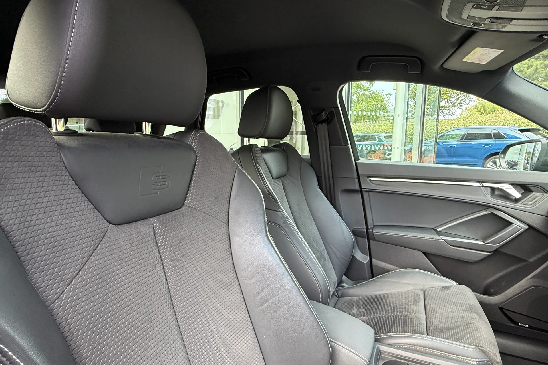 Audi Q3 thumbnail image number 27