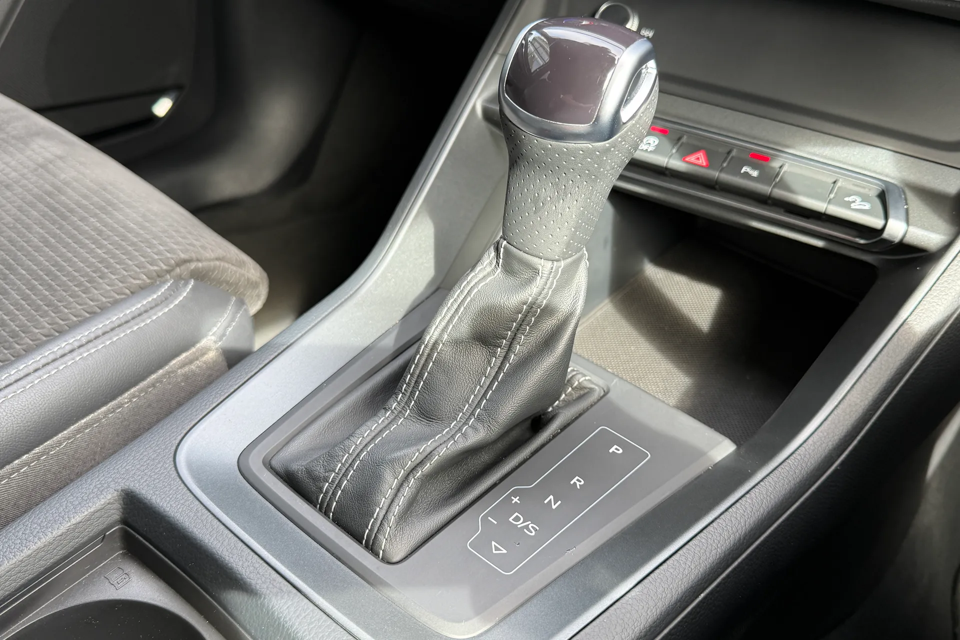 Audi Q3 thumbnail image number 18