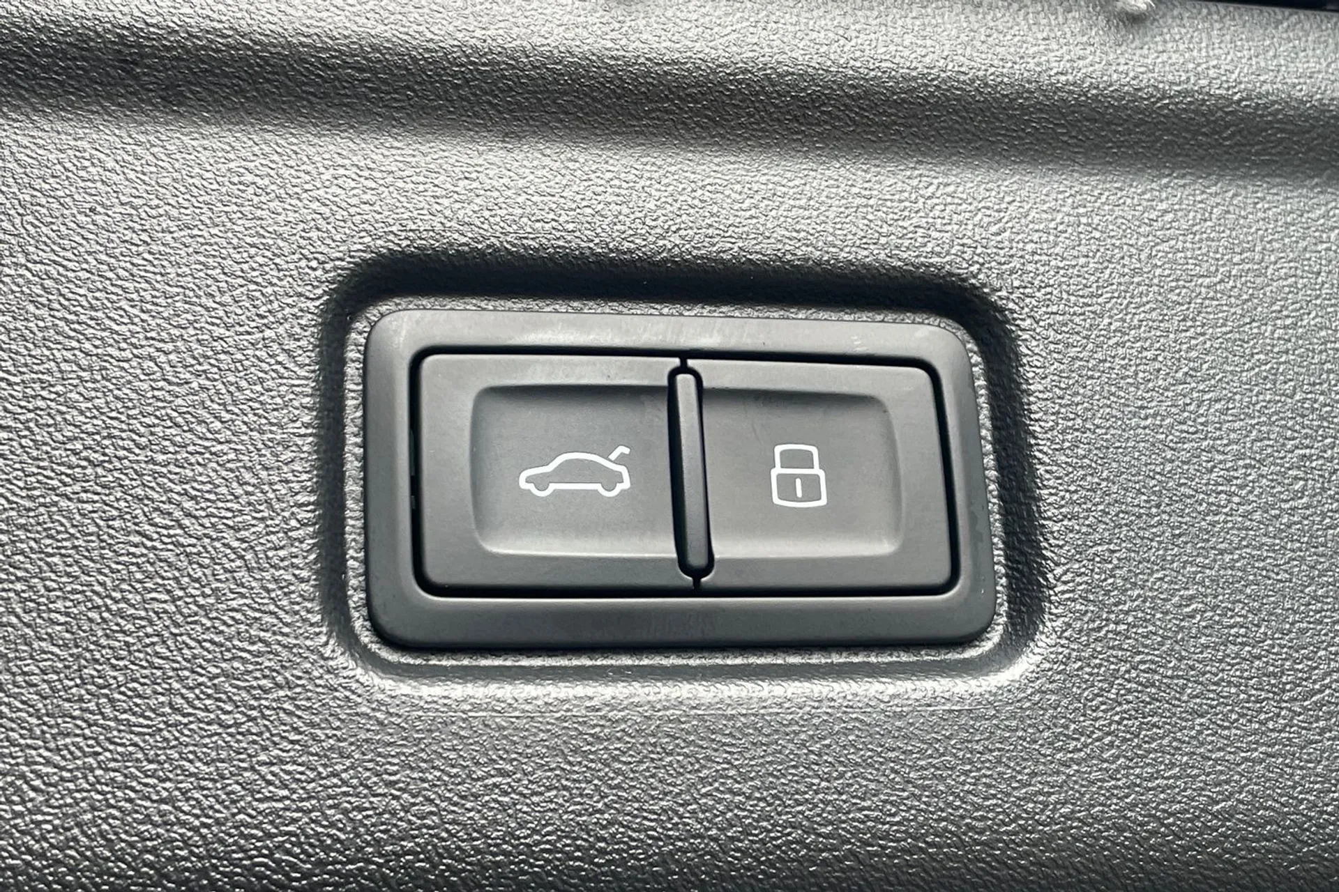 Audi A6 thumbnail image number 19