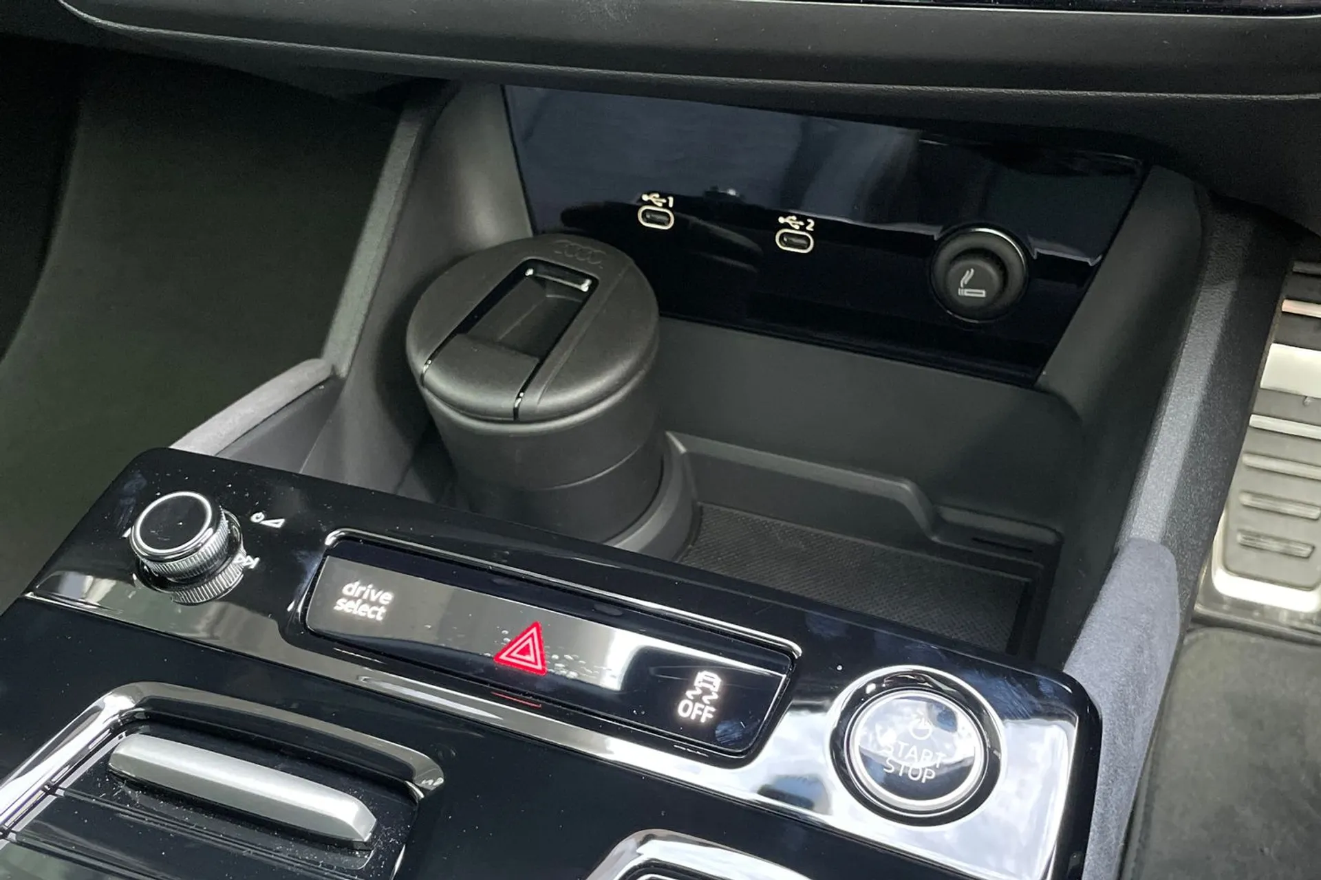 Audi A6 thumbnail image number 43