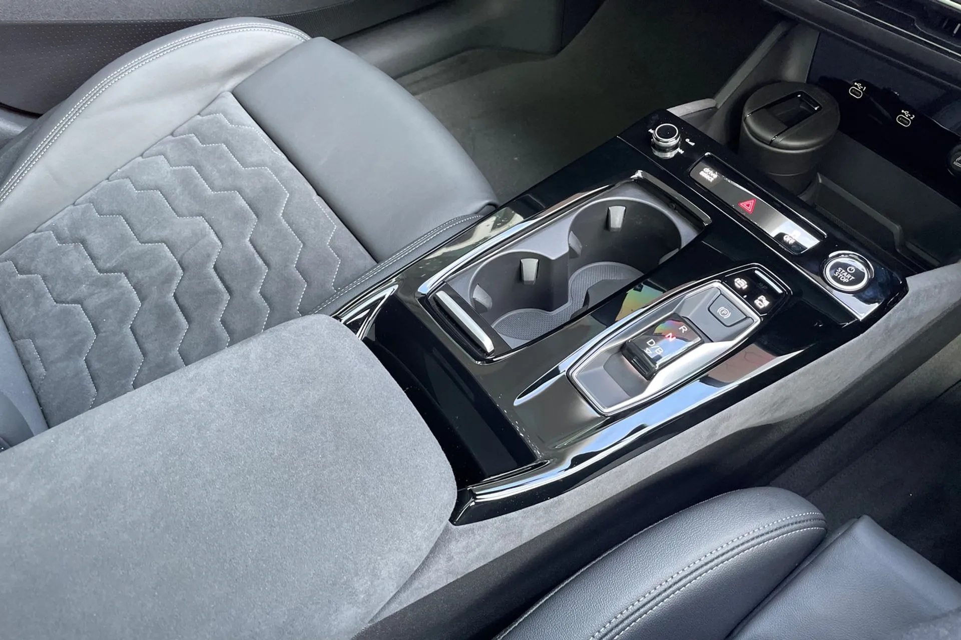 Audi A6 thumbnail image number 40