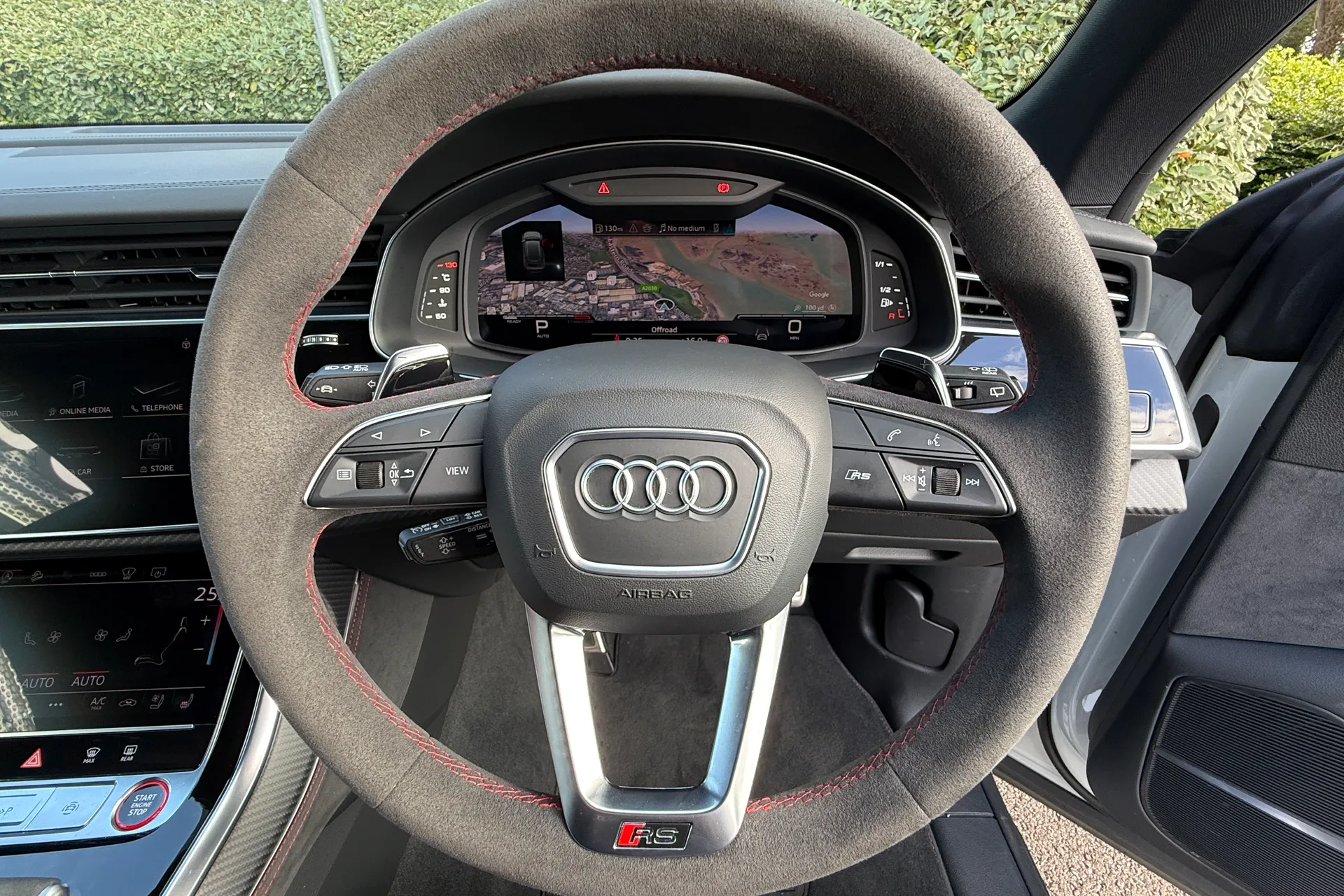 Audi RS Q8 thumbnail image number 12