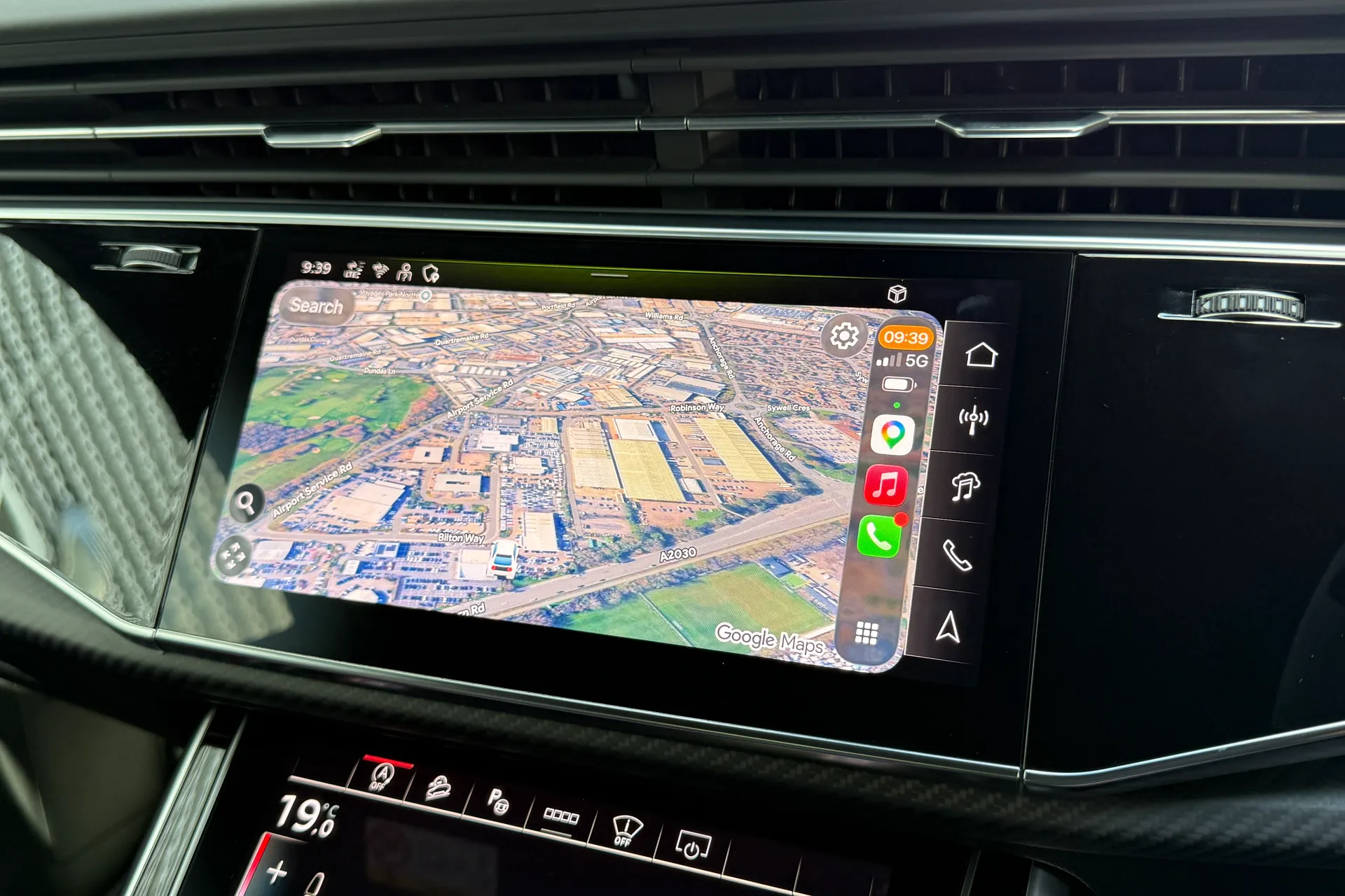 Audi RS Q8 thumbnail image number 39