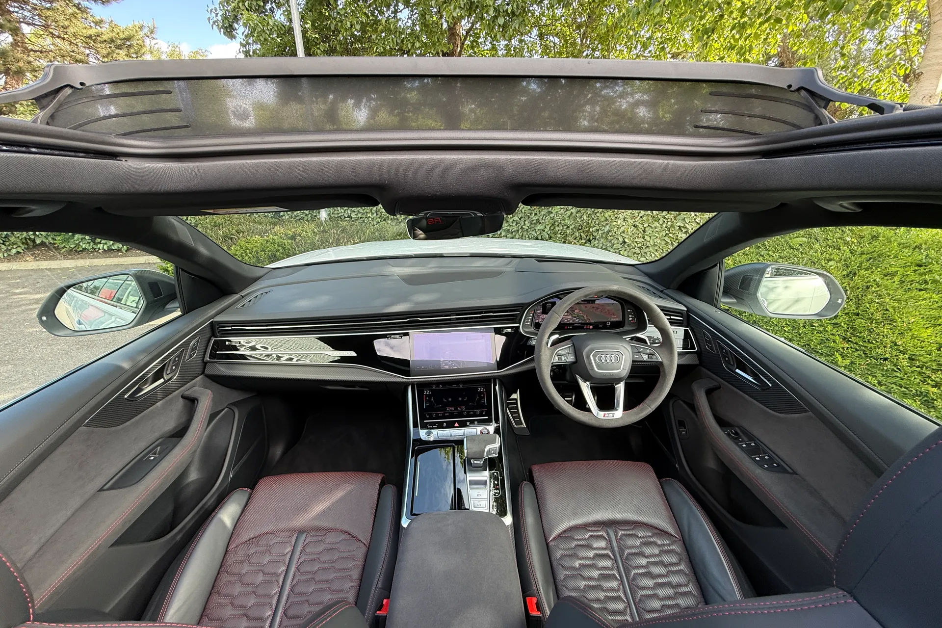 Audi RS Q8 thumbnail image number 3