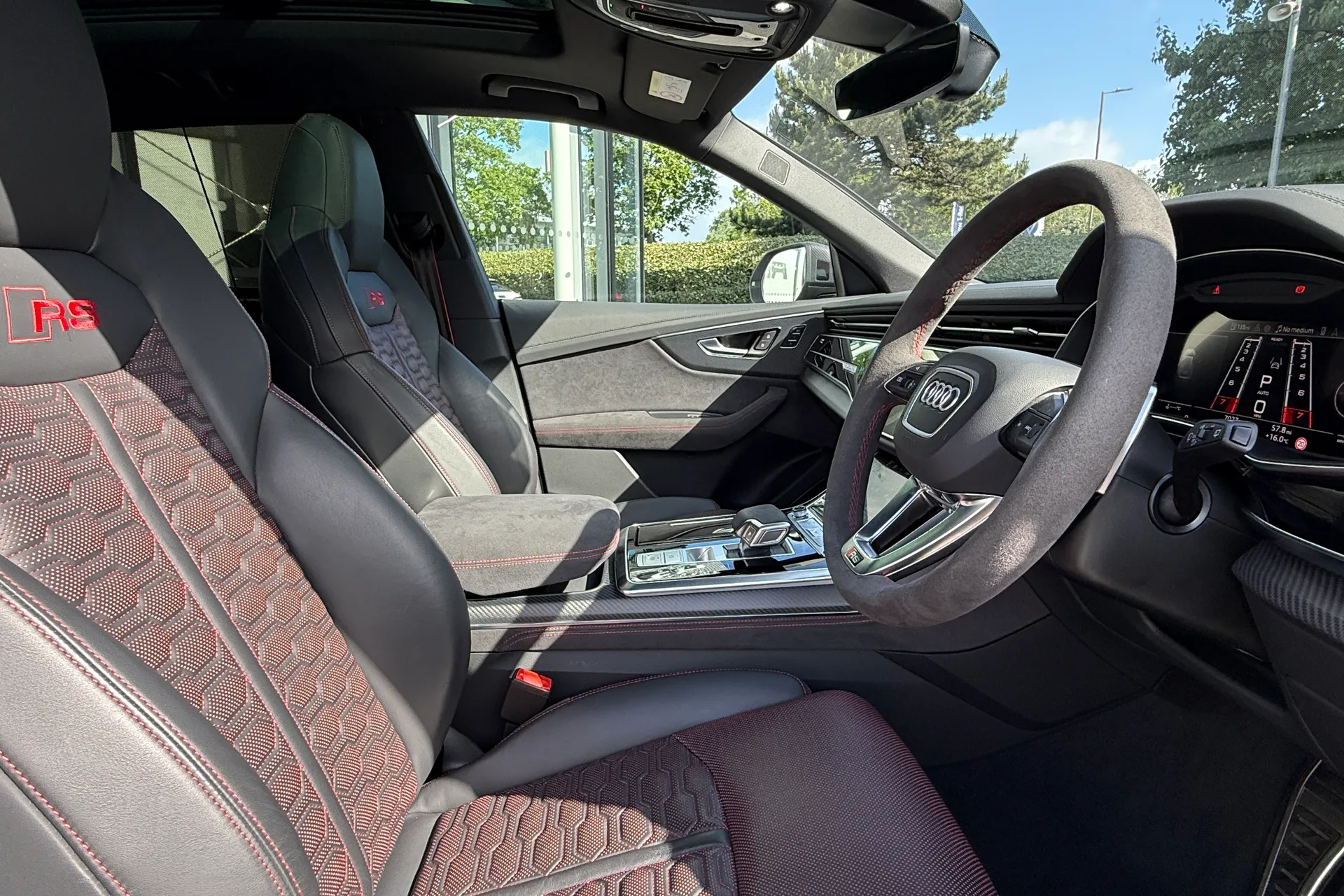 Audi RS Q8 thumbnail image number 40