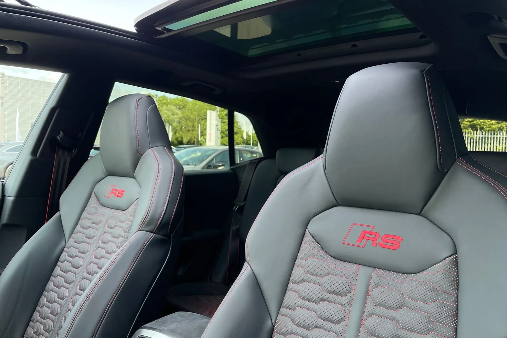 Audi RS Q8 thumbnail image number 4