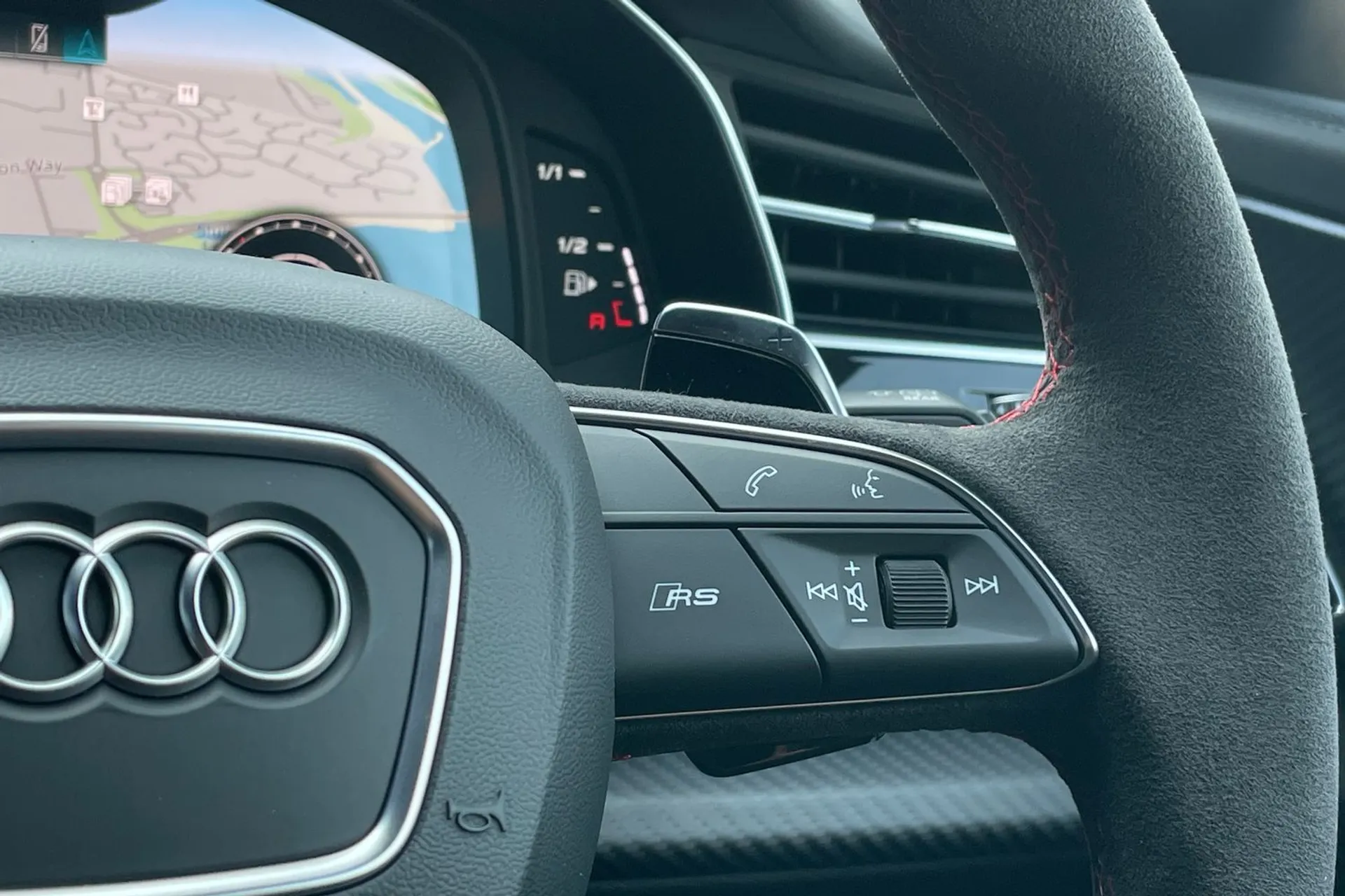Audi RS Q8 thumbnail image number 39