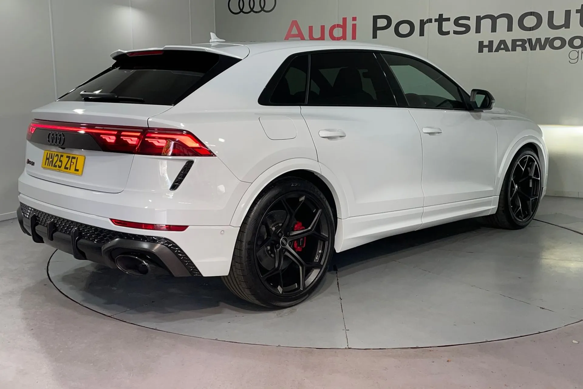 Audi RS Q8 thumbnail image number 11