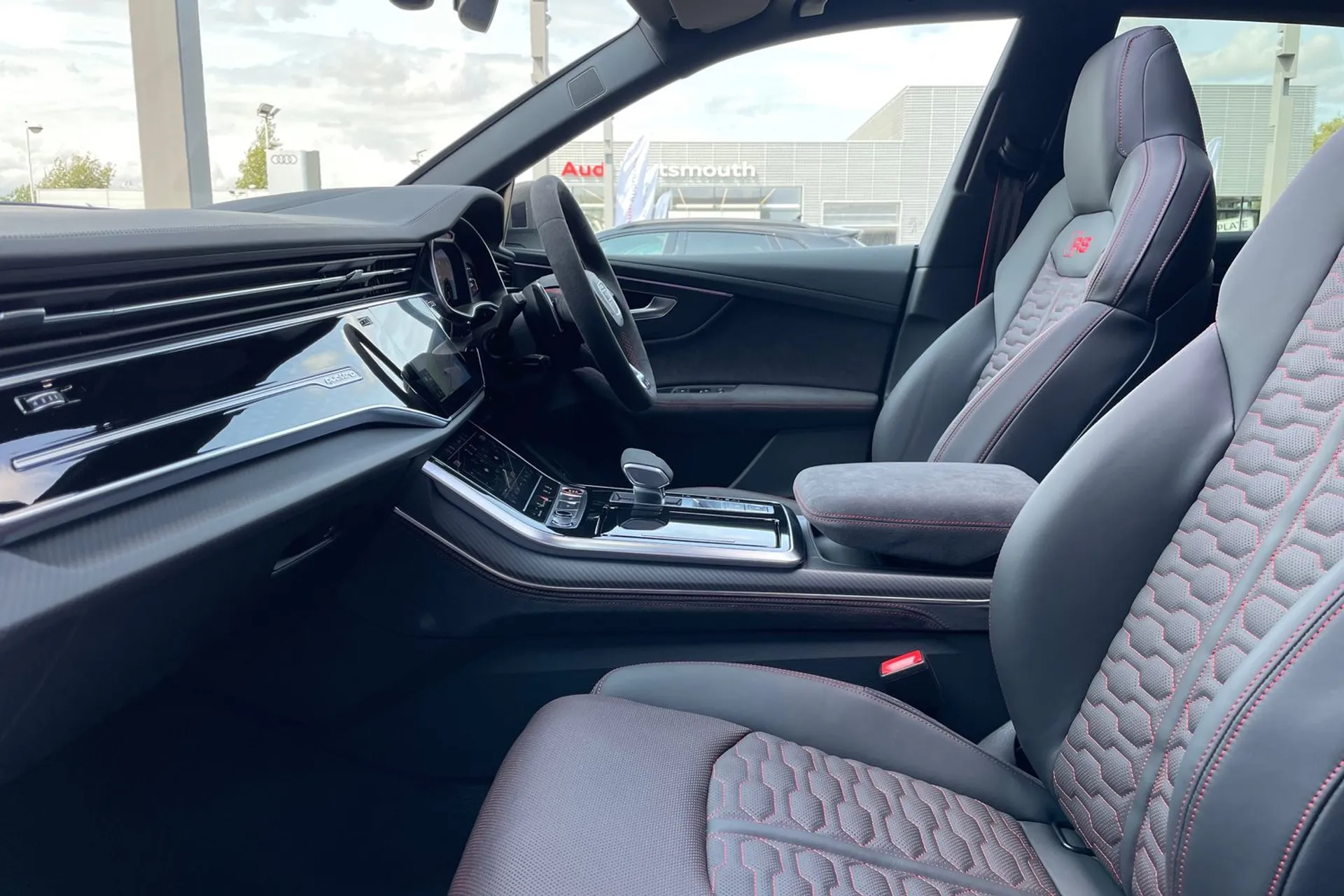 Audi RS Q8 thumbnail image number 29