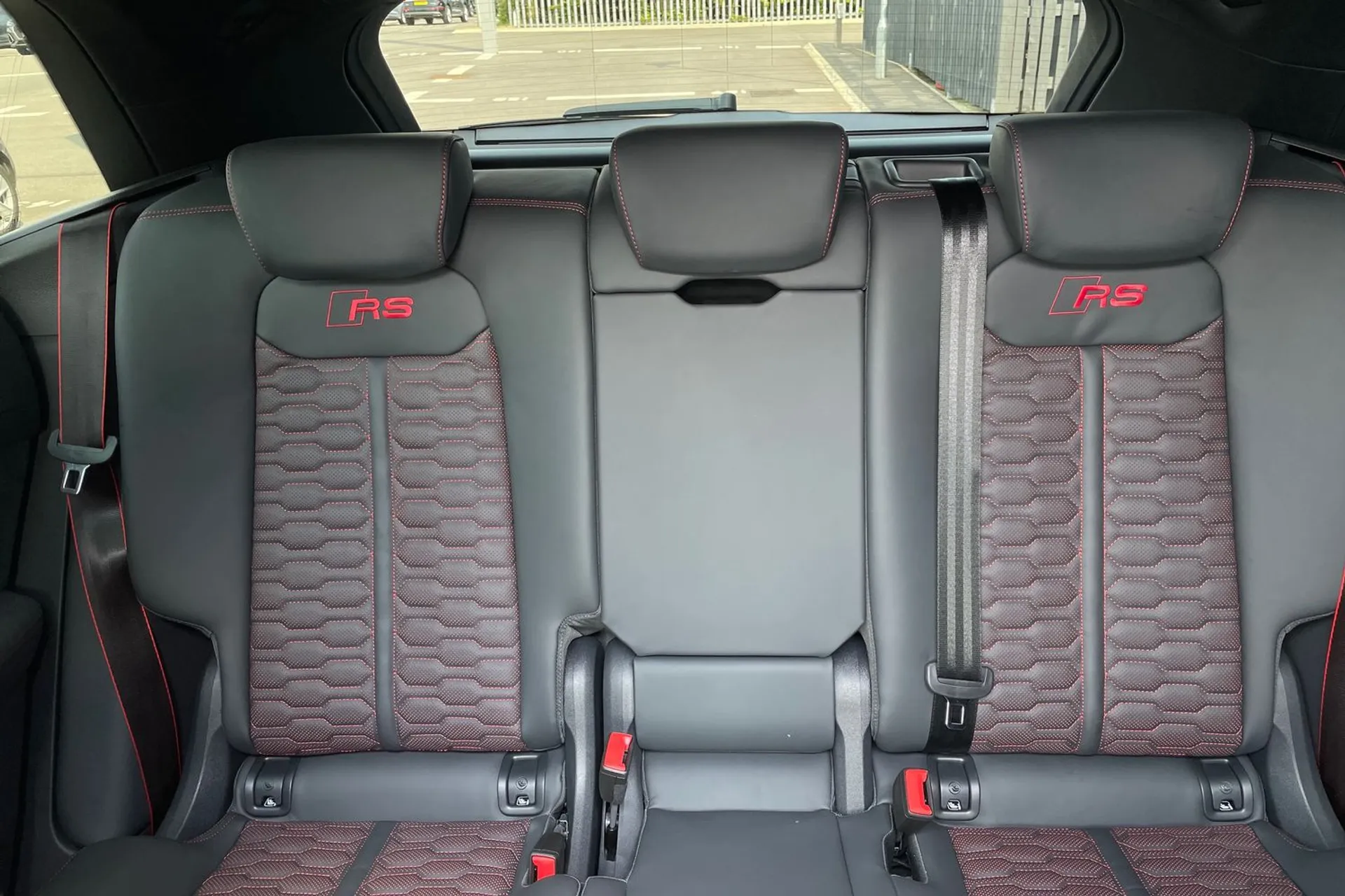 Audi RS Q8 thumbnail image number 32